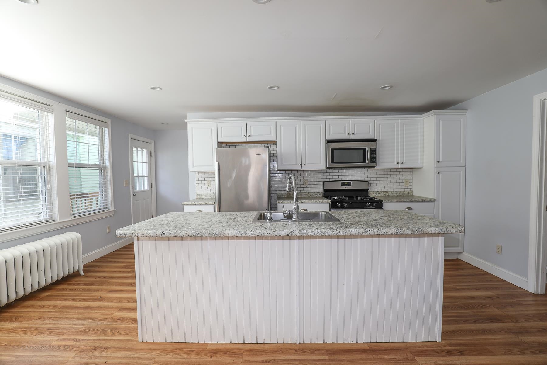 27 Blodget St, Manchester, NH 03104
