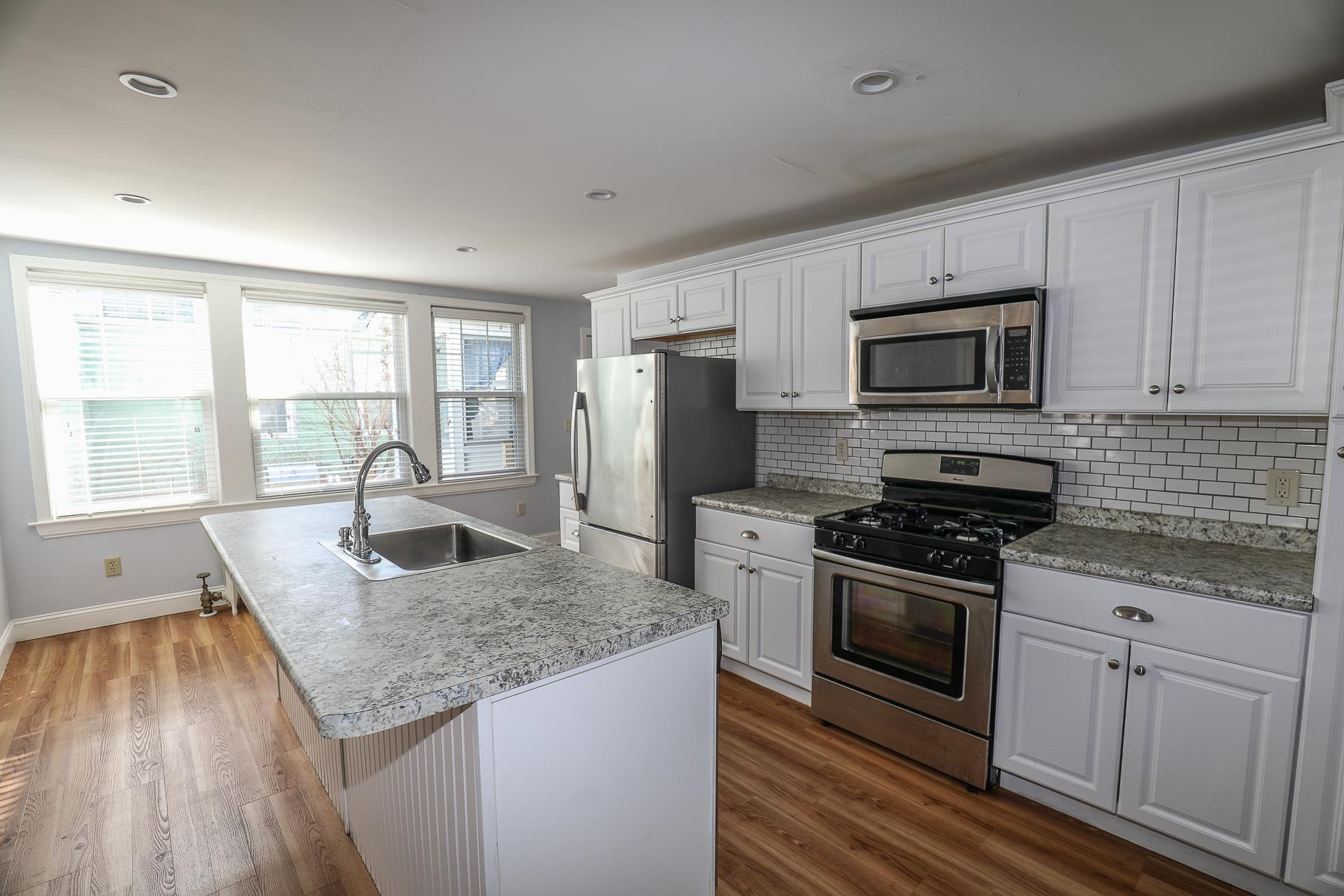 27 Blodget St, Manchester, NH 03104