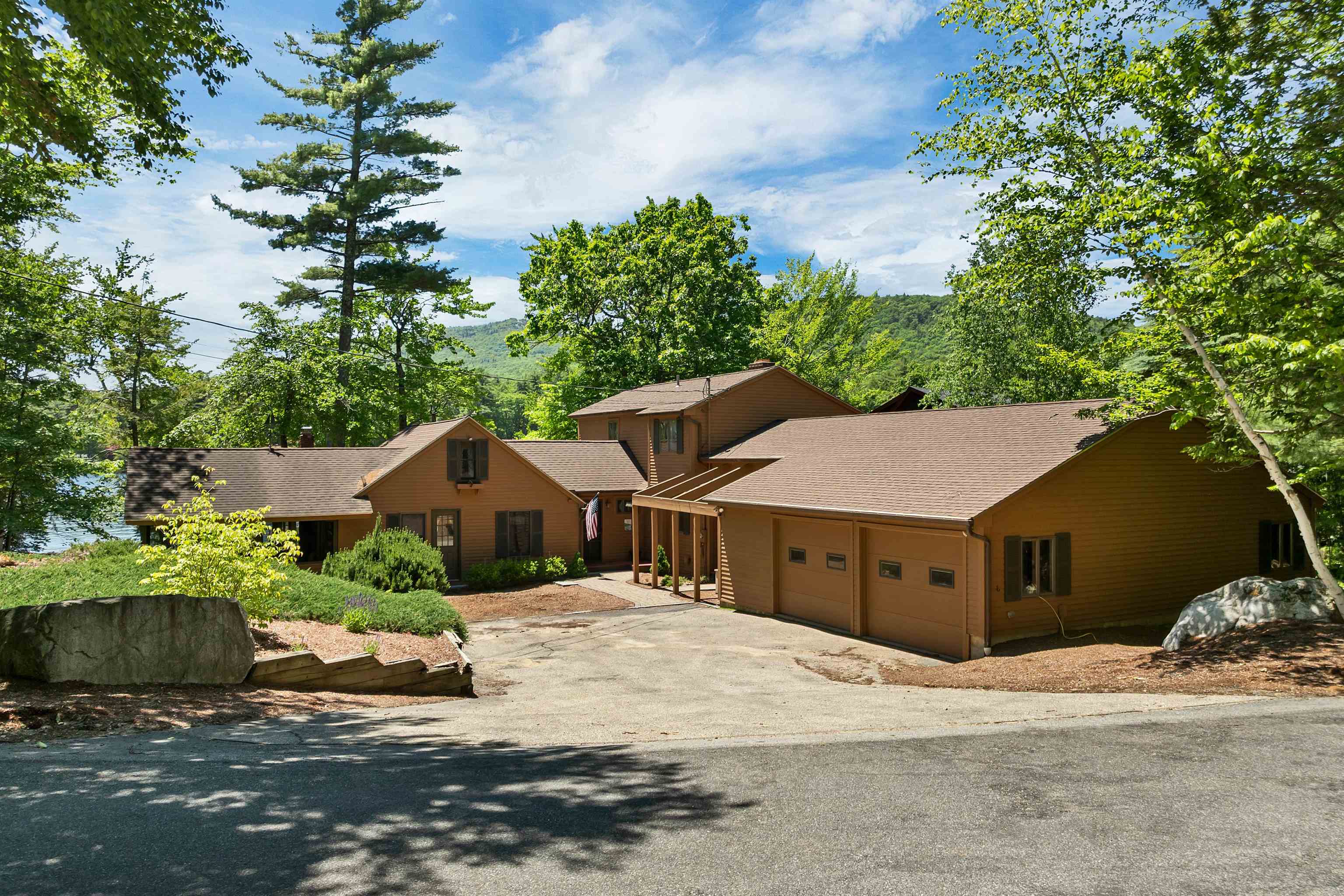 82 Woodlands Rd, Alton, NH 03810