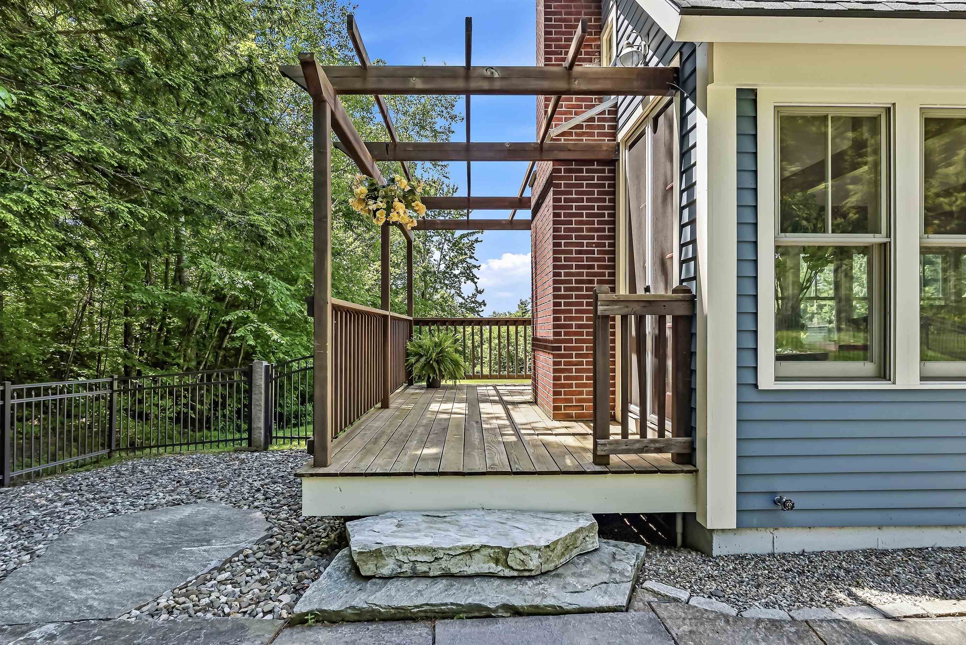 1087 County Rd, Walpole, NH 03608