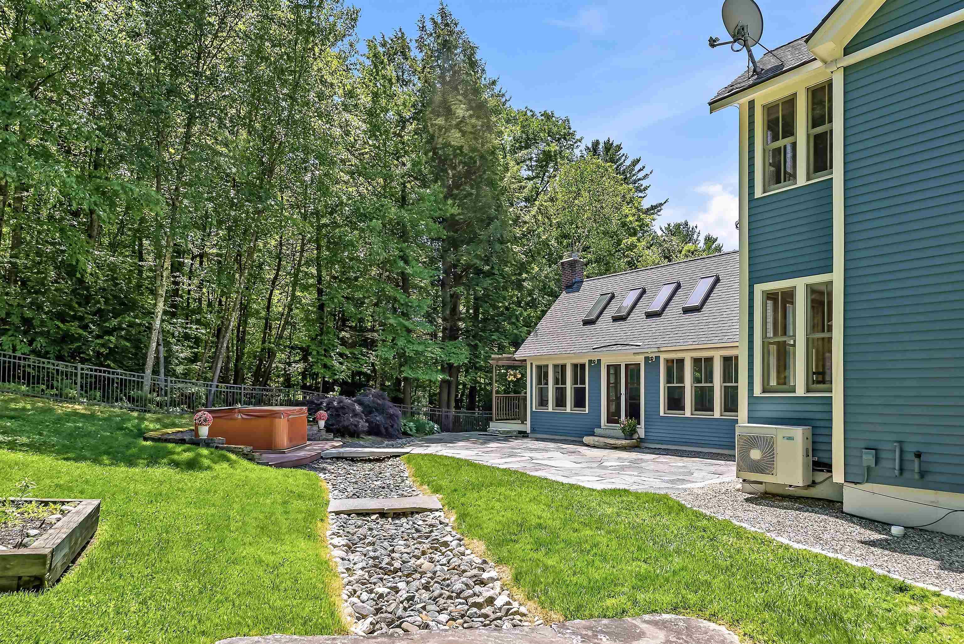 1087 County Rd, Walpole, NH 03608