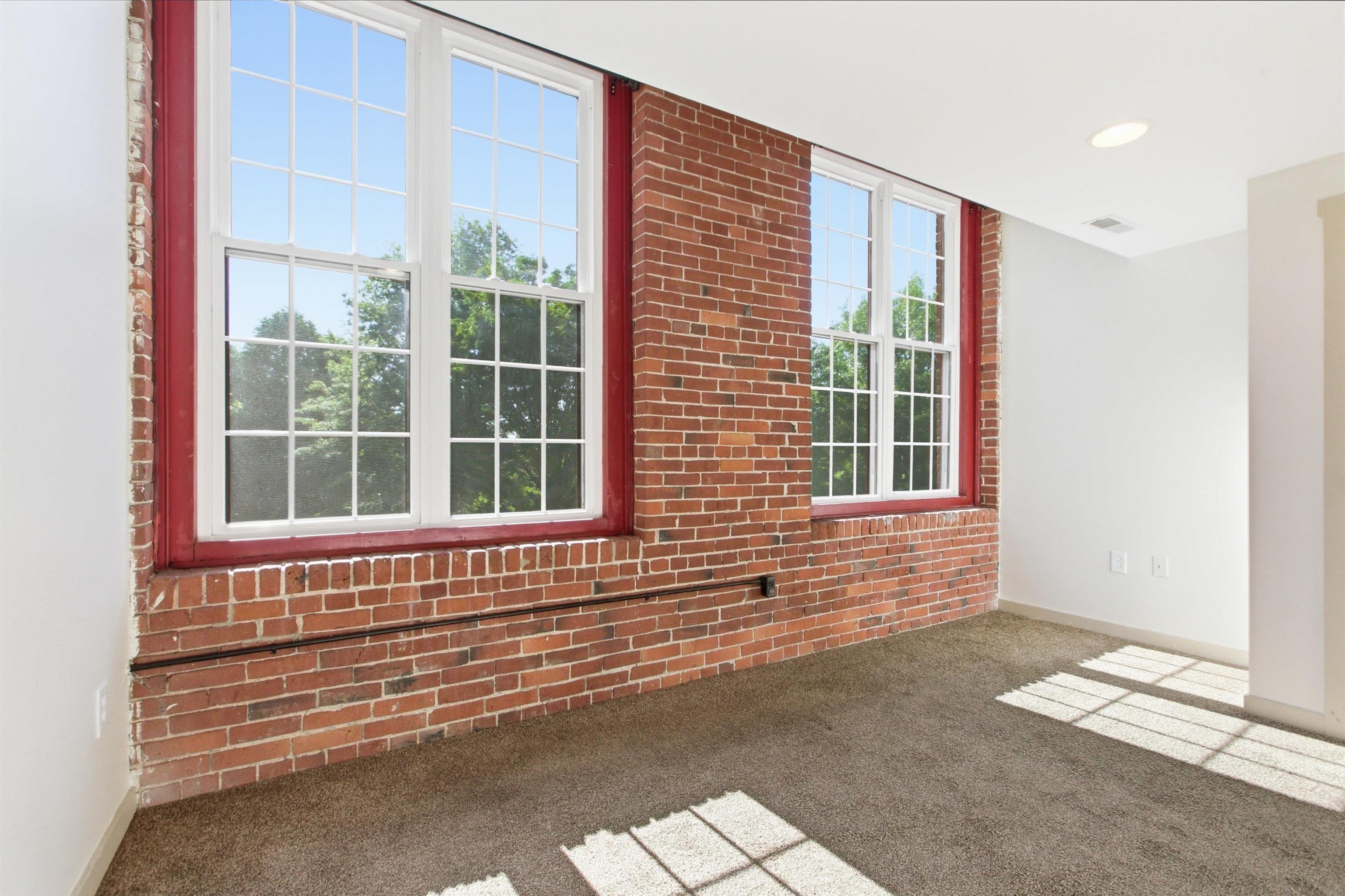 470 Silver St #209, Manchester, NH 03103