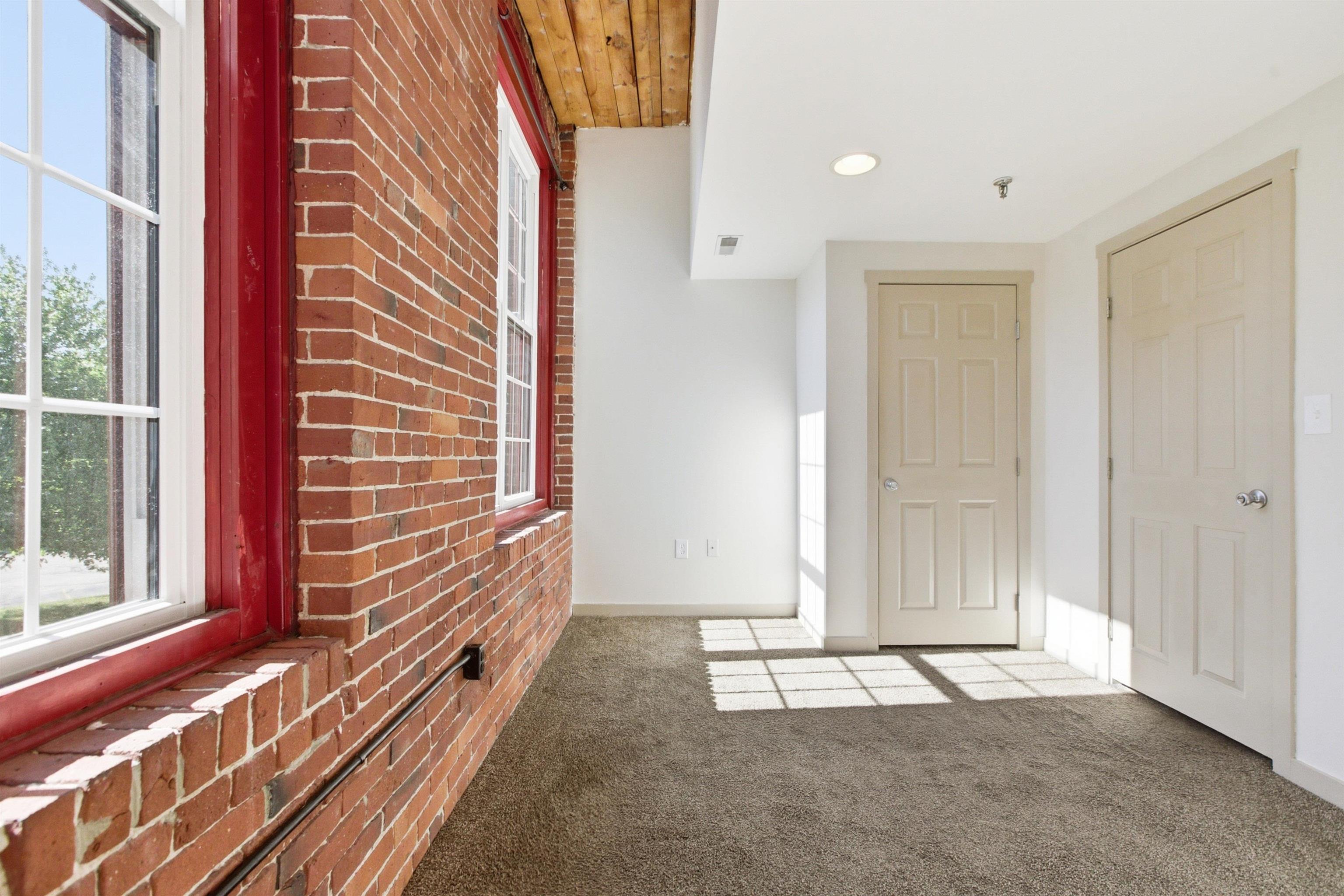 470 Silver St #209, Manchester, NH 03103