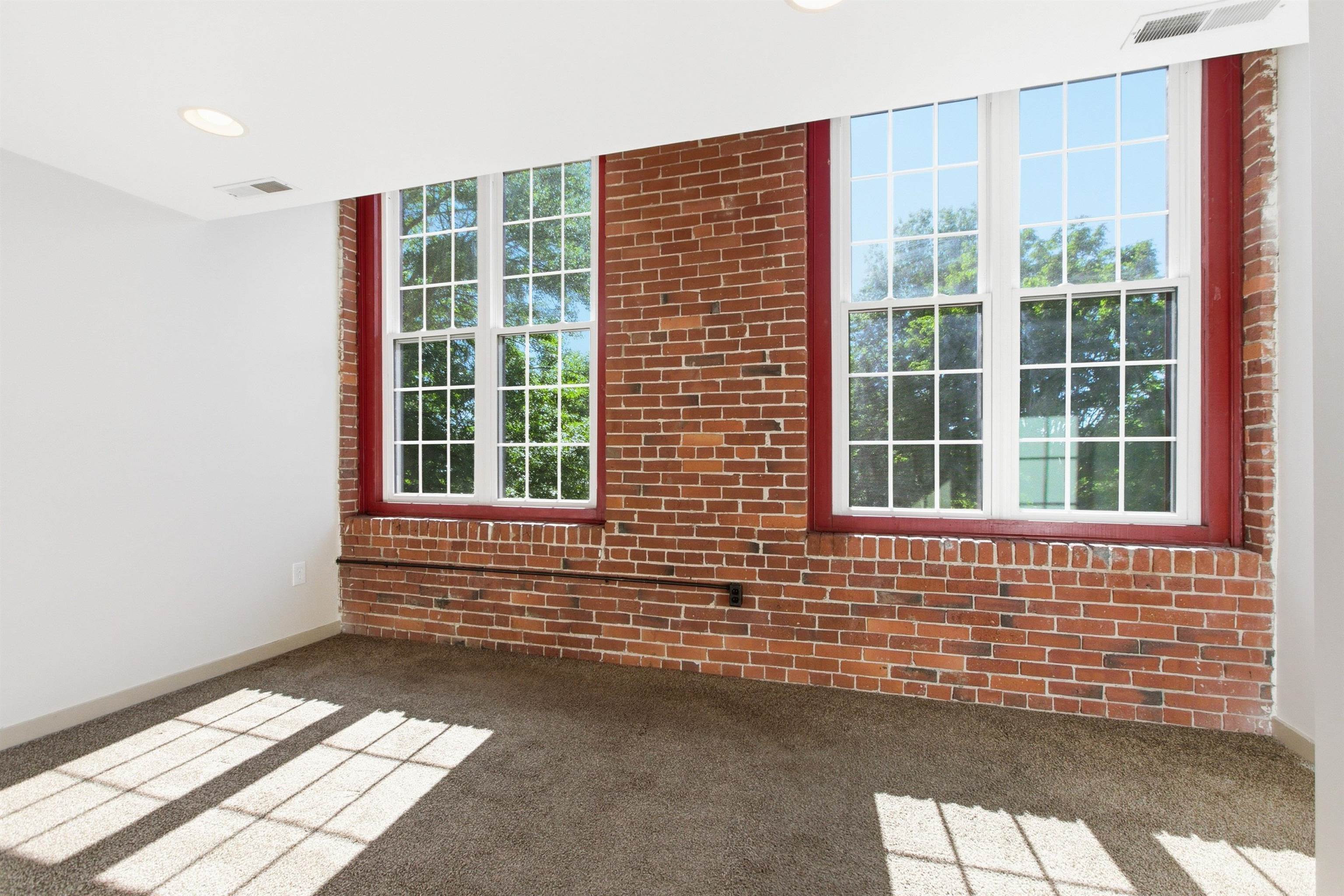 470 Silver St #209, Manchester, NH 03103