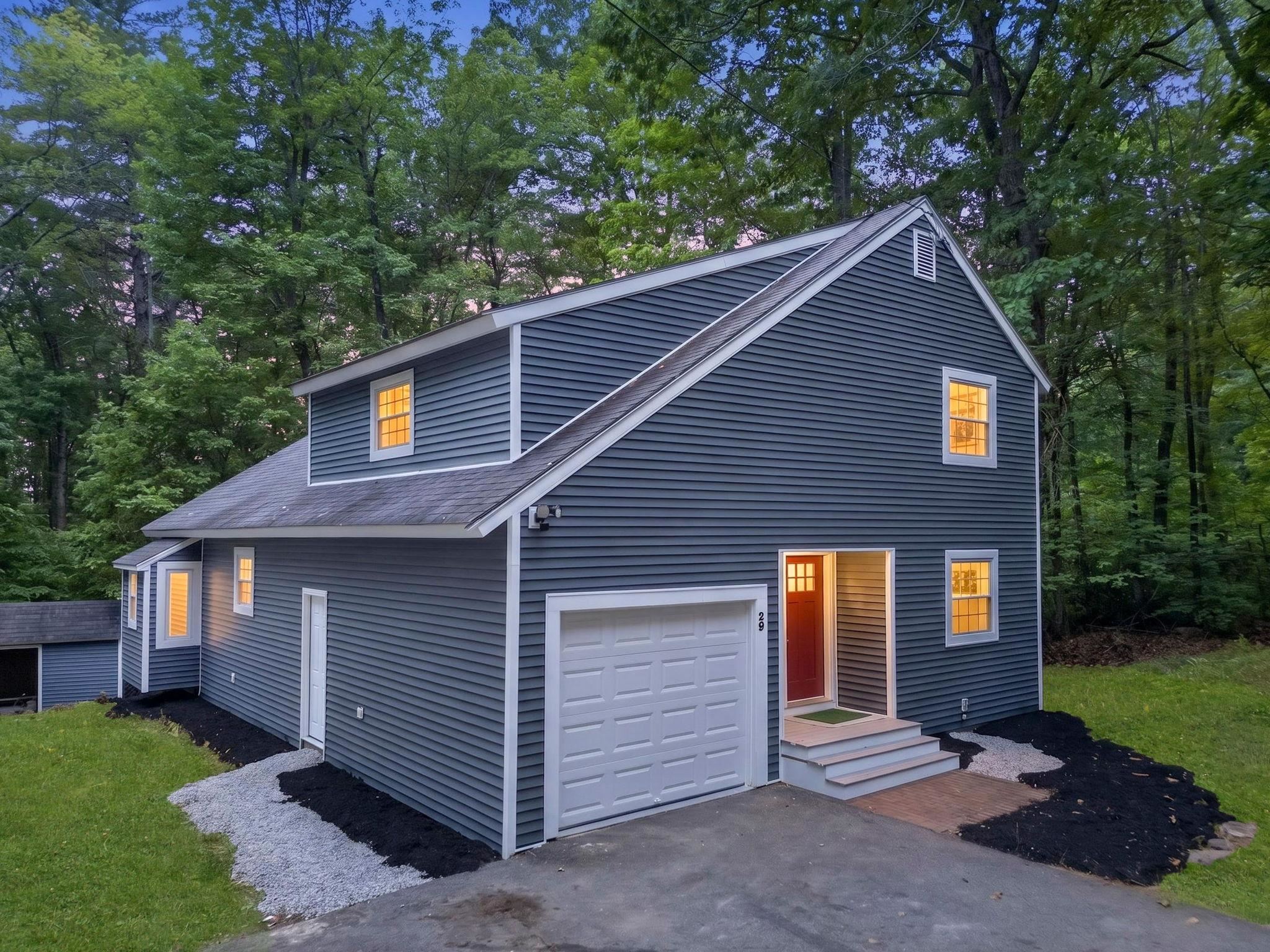 29 Cunningham Dr, Derry, NH 03038