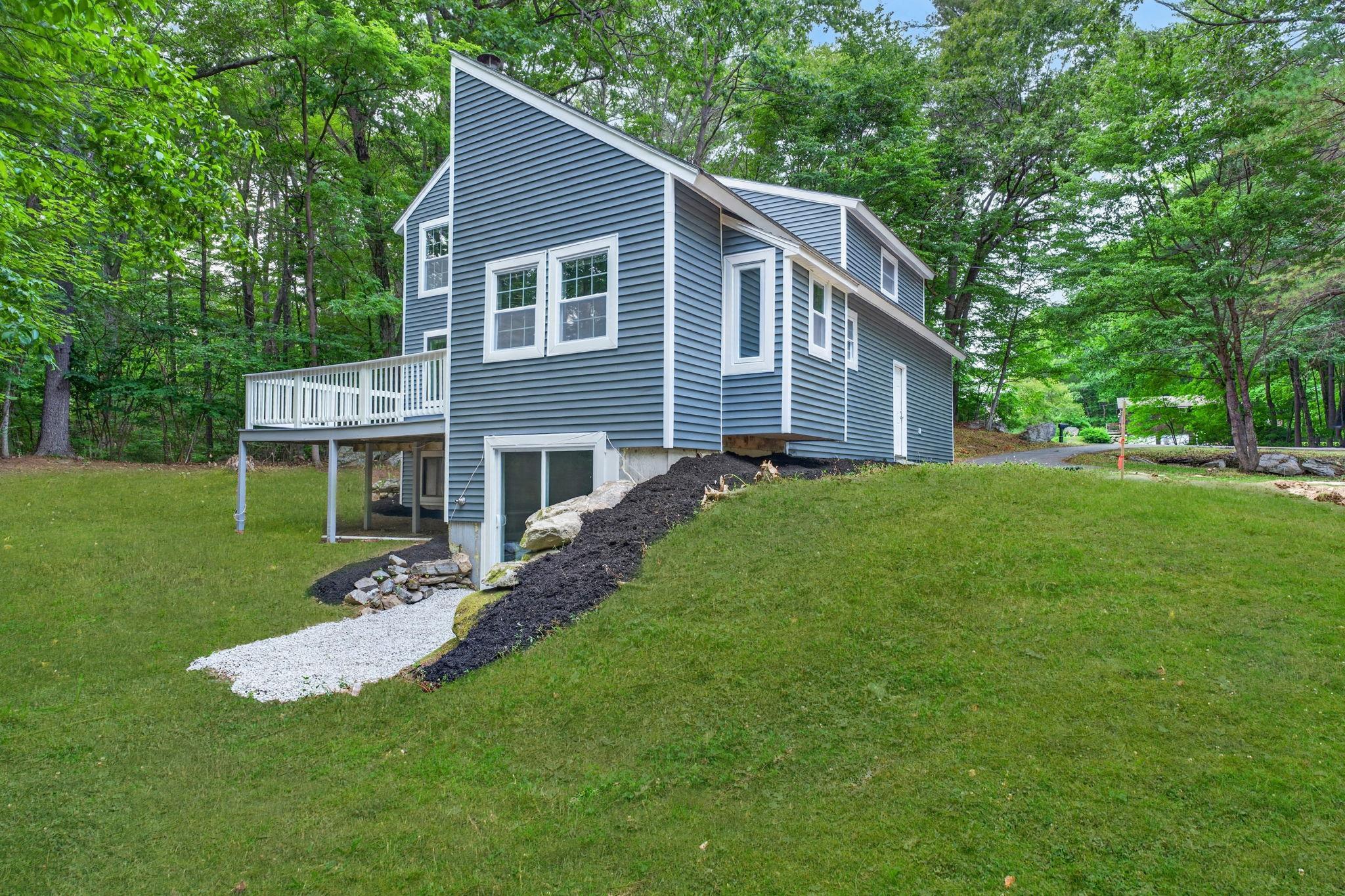 29 Cunningham Dr, Derry, NH 03038