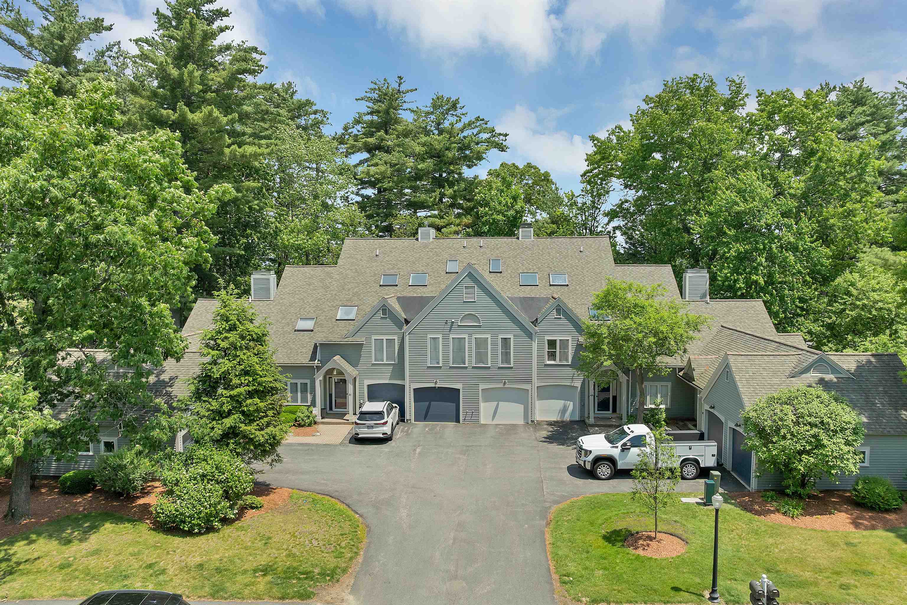53 Hawthorne Village Rd, Nashua, NH 03062