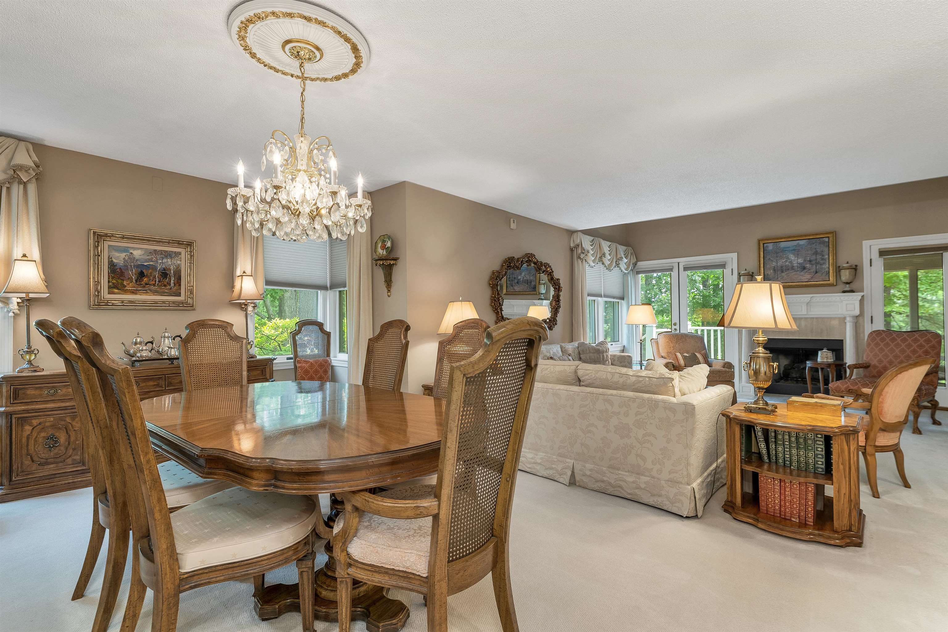 53 Hawthorne Village Rd, Nashua, NH 03062