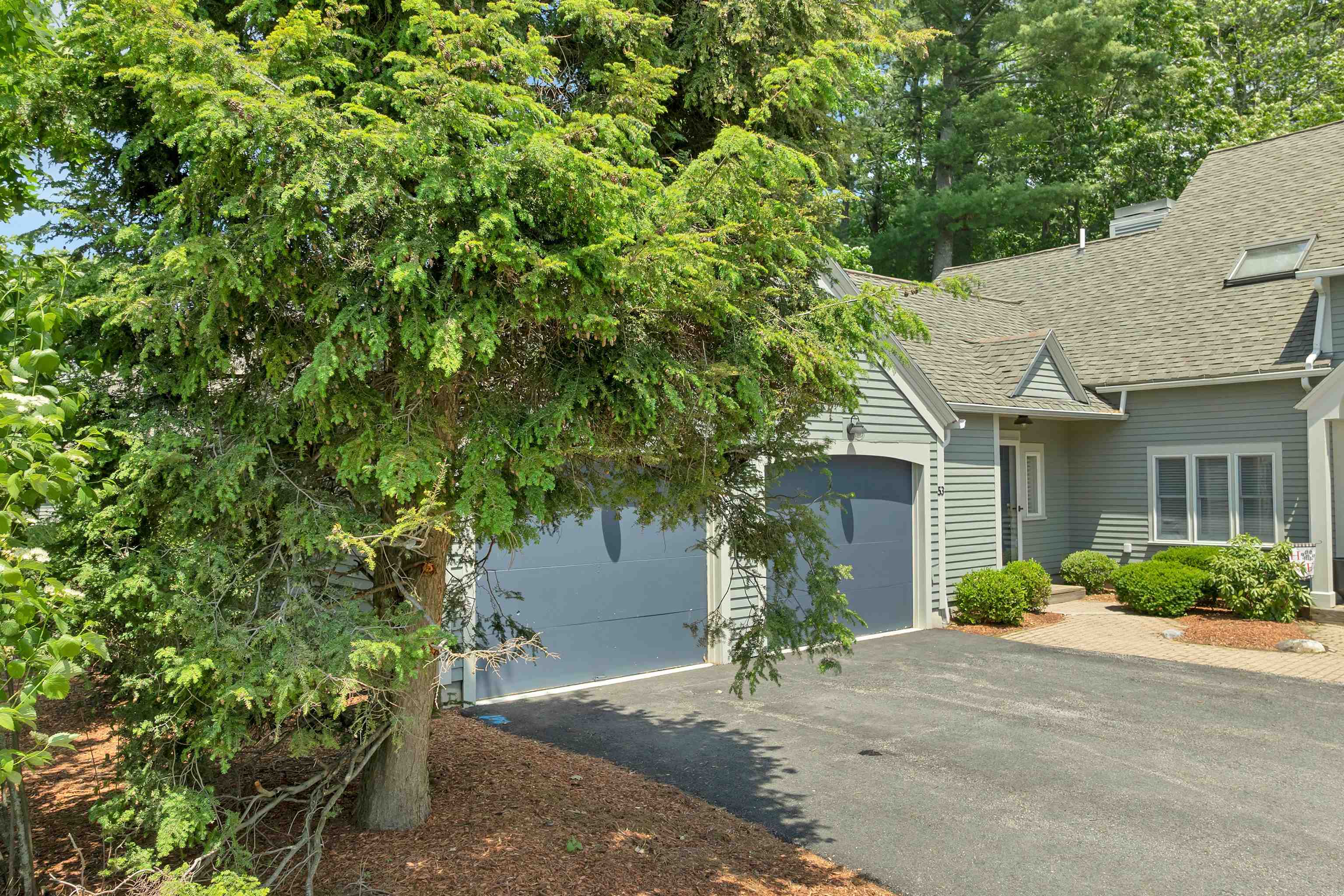 53 Hawthorne Village Rd, Nashua, NH 03062