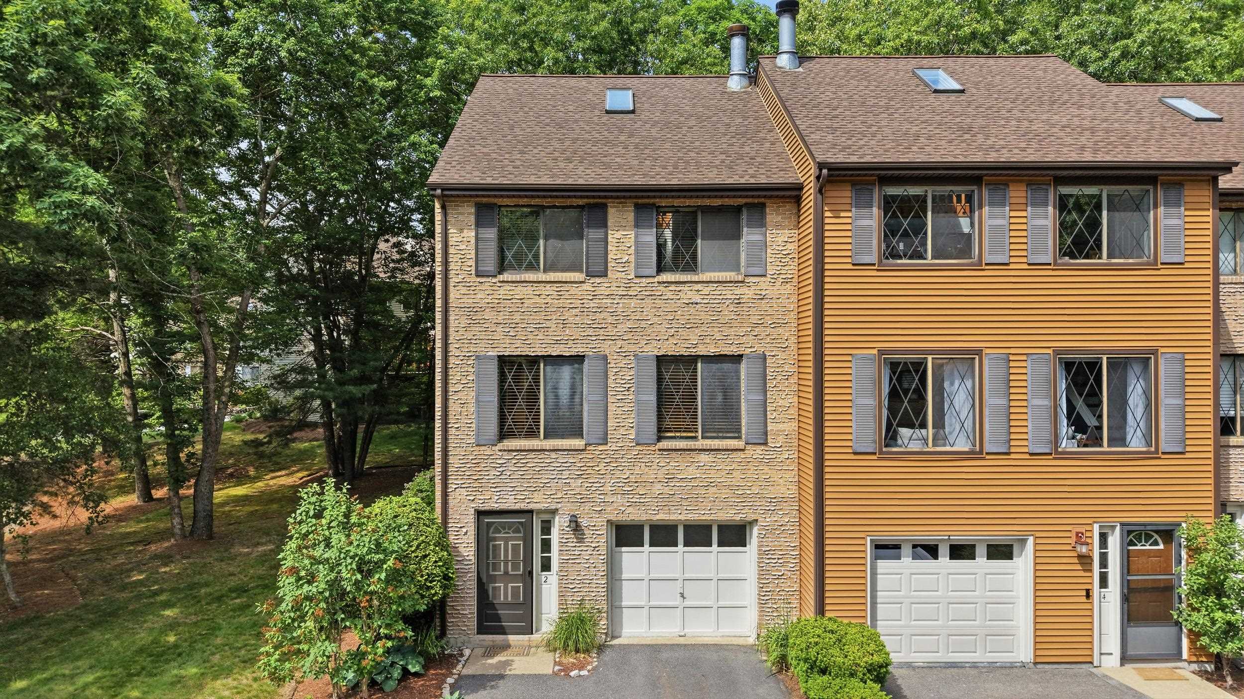 2 Winrow Dr, Merrimack, NH 03054