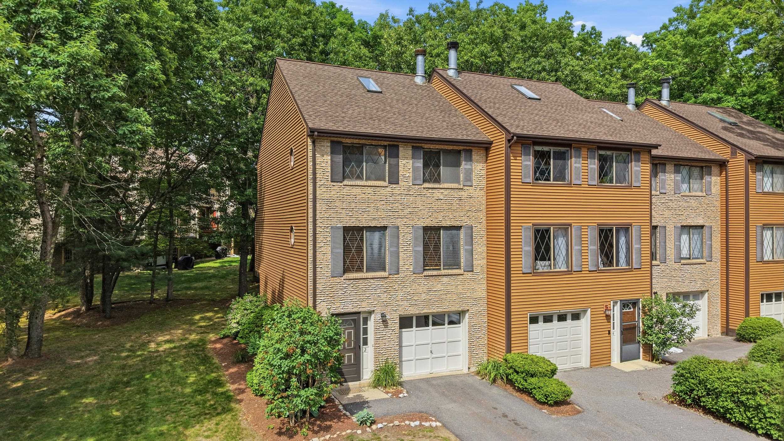 2 Winrow Dr, Merrimack, NH 03054