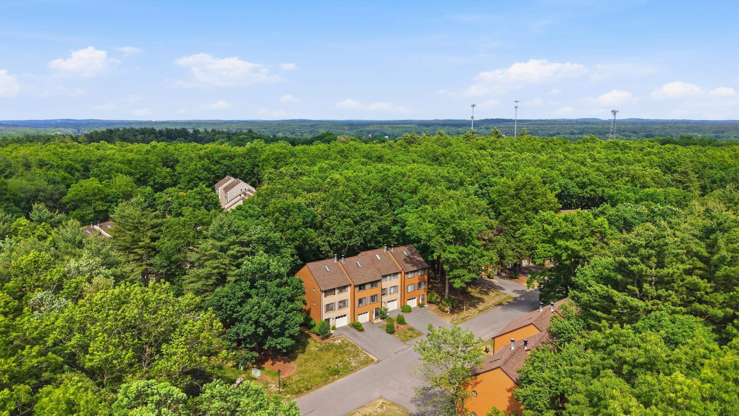 2 Winrow Dr, Merrimack, NH 03054