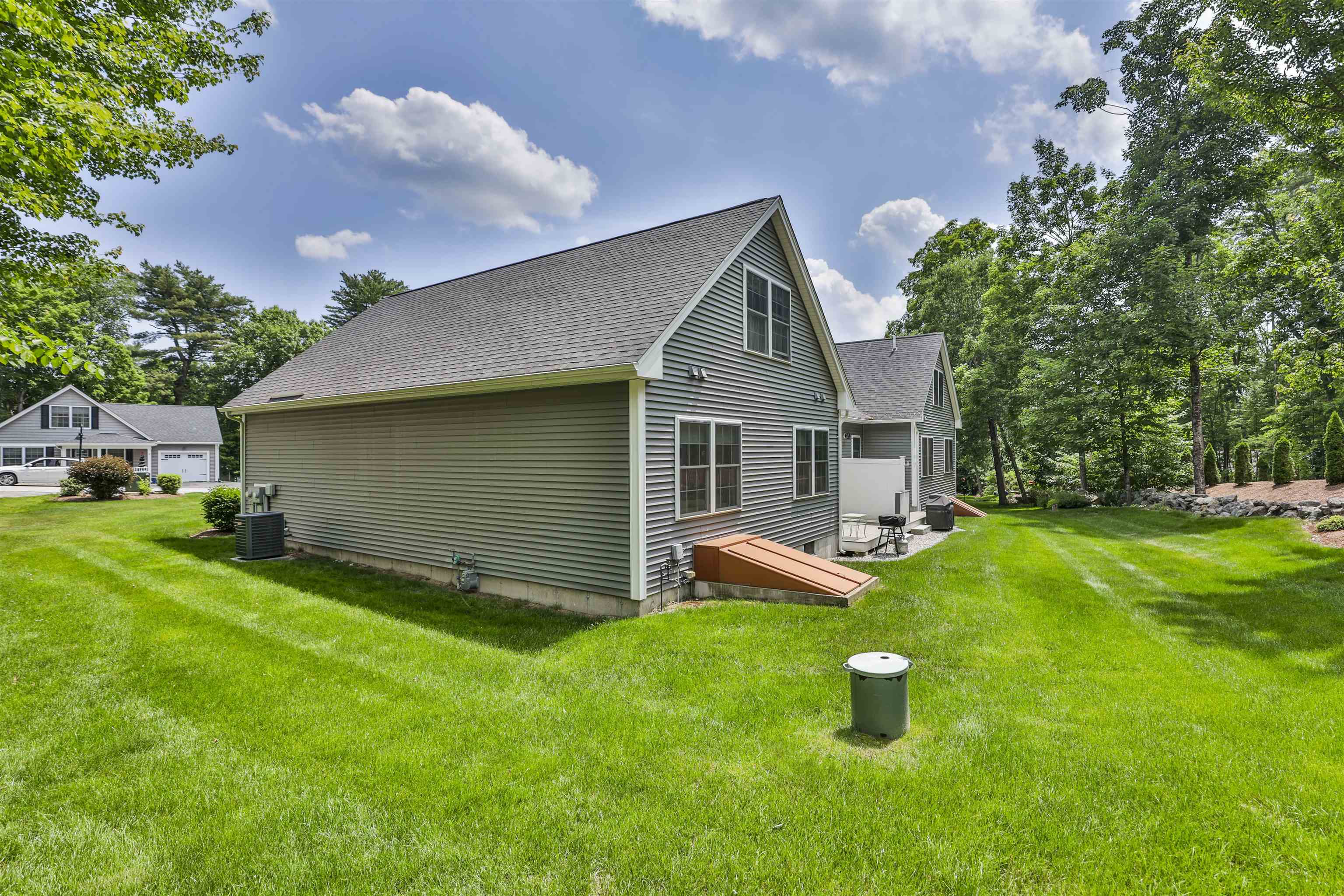 8 Cedar Way #B, Goffstown, NH 03045