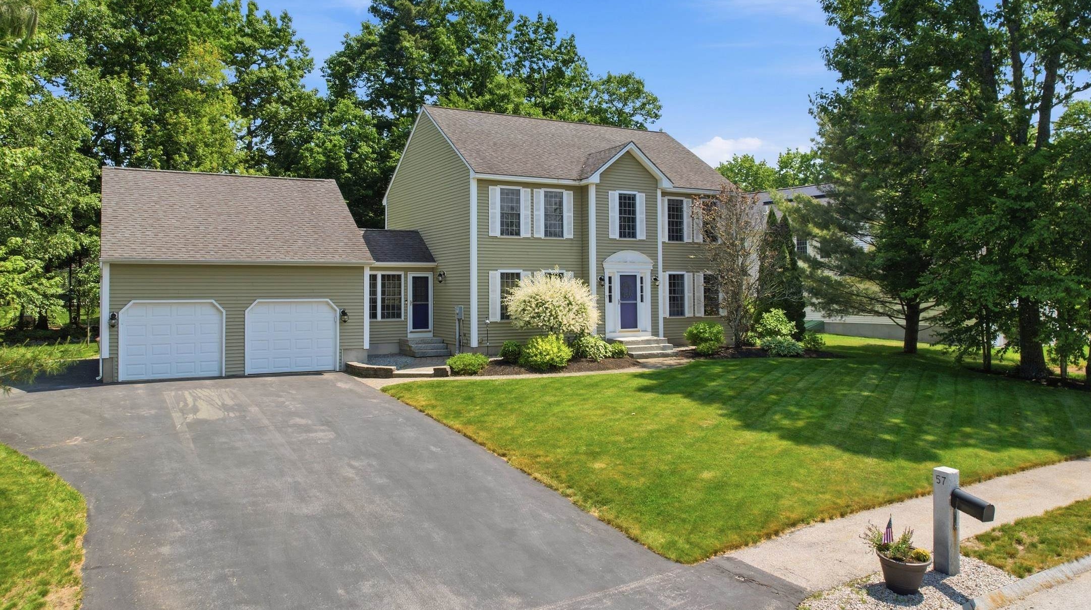 Hooksett NH&nbsp;Home for sale $$775,000 $359 per sq.ft.