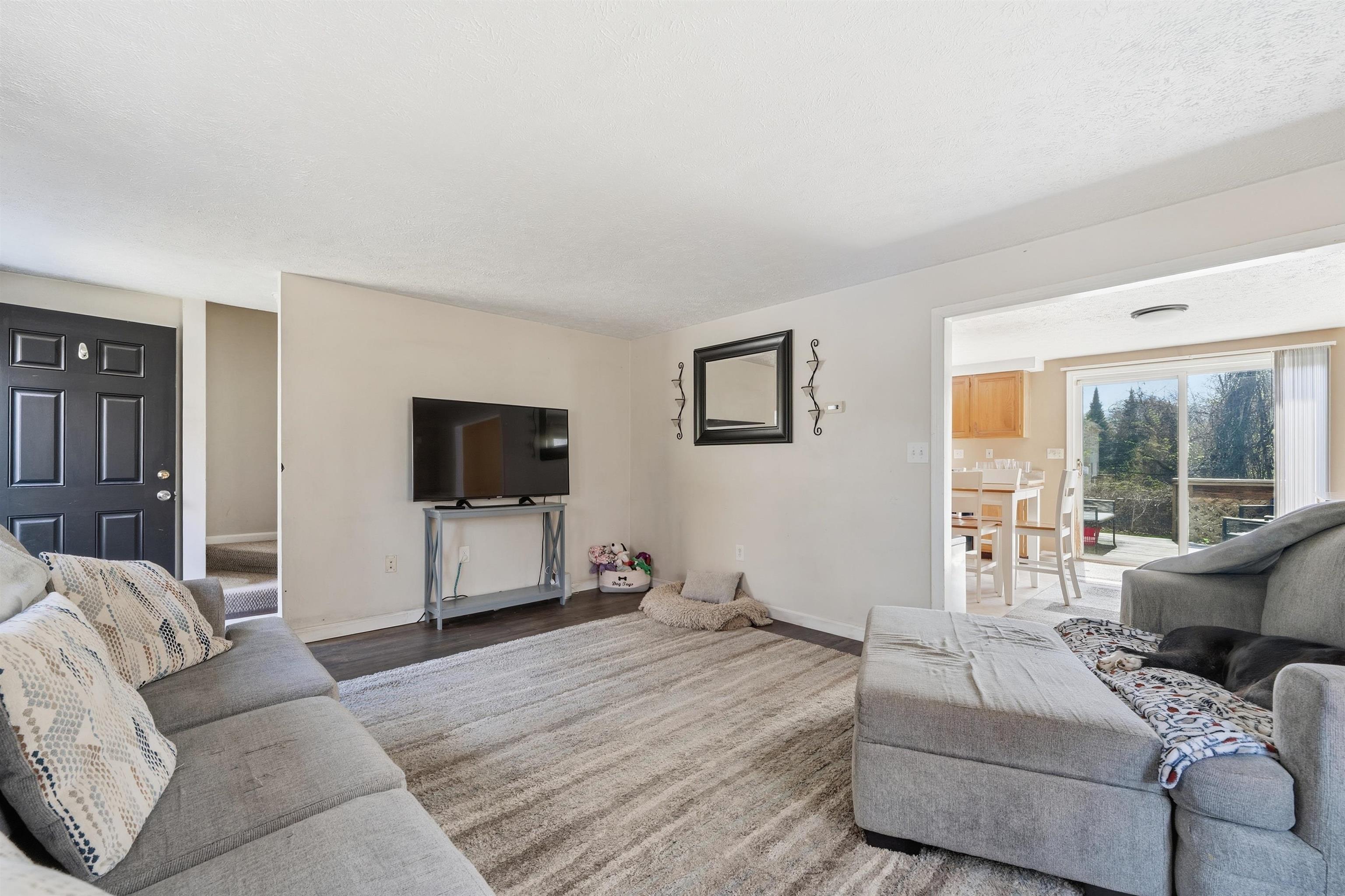 2 Shingle Mill Rd, Hudson, NH 03051