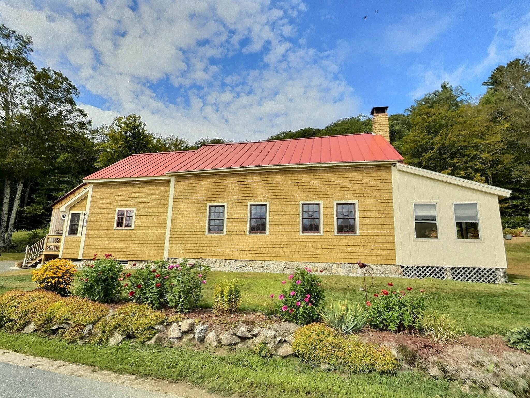 104 Newbury Rd, Sutton, NH 03221