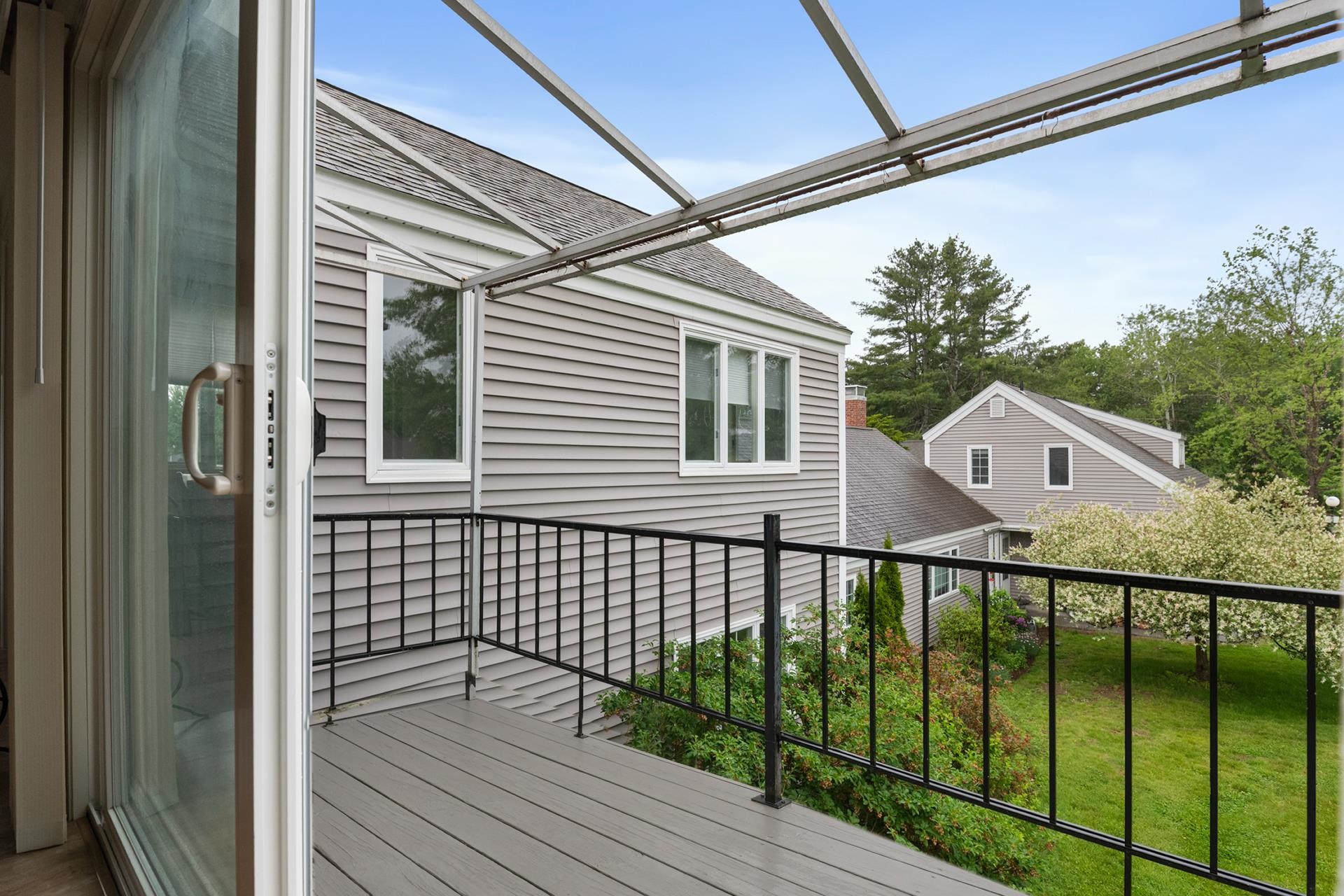 49 Hilltop Pl #49, New London, NH 03257