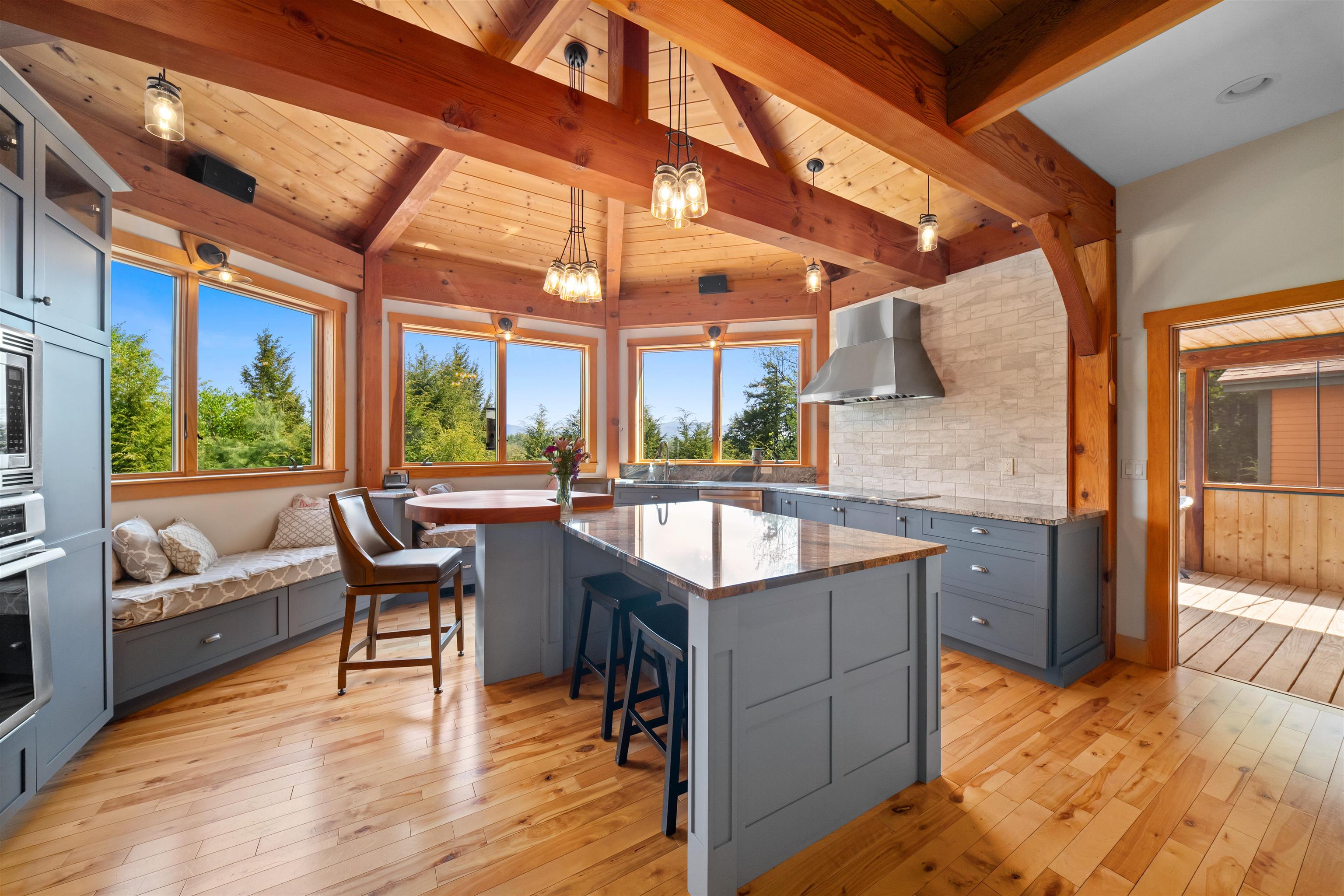 119 Moat View Dr, Albany, NH 03813