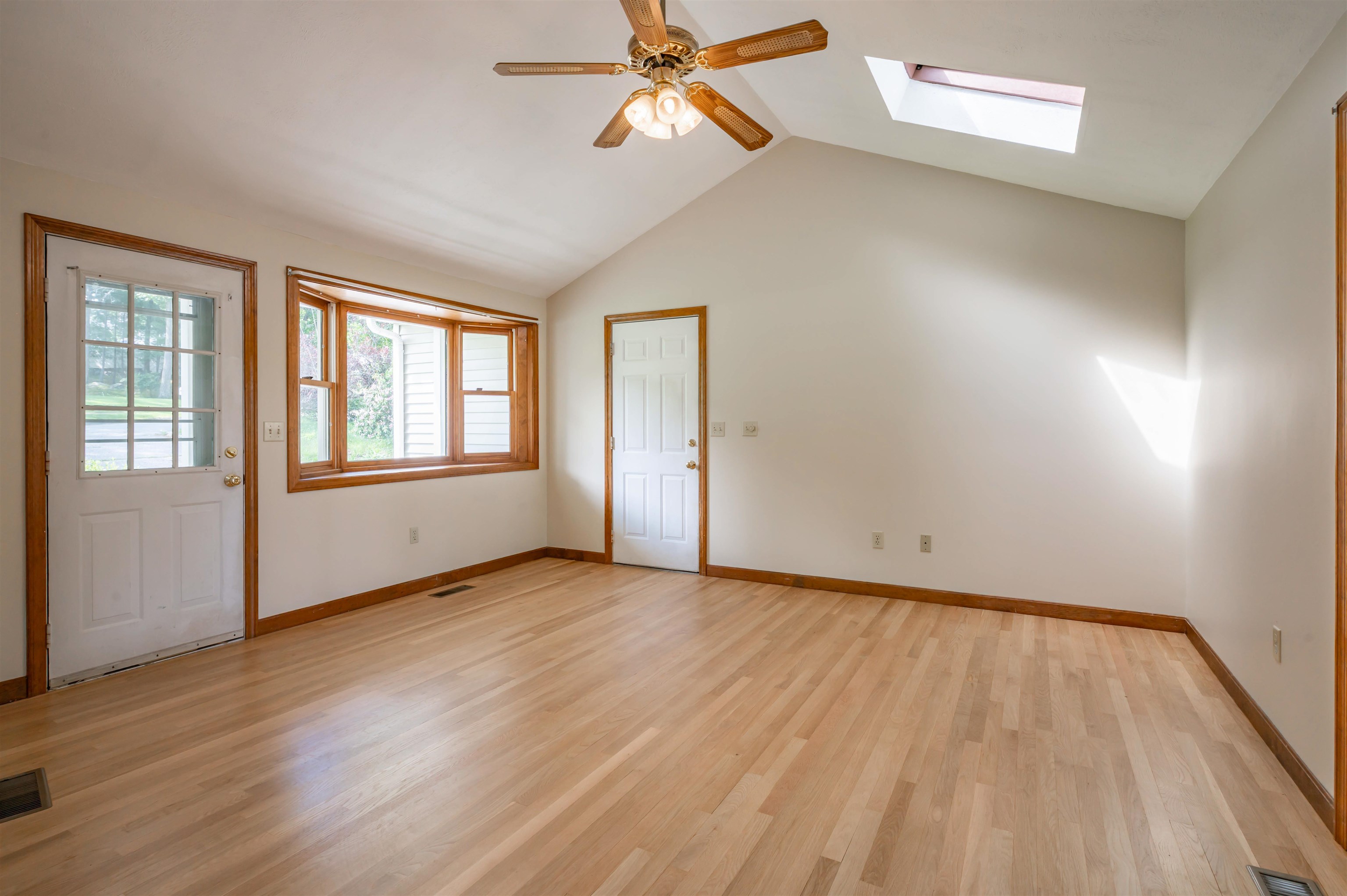 7 Ronnie Dr, Nashua, NH 03062