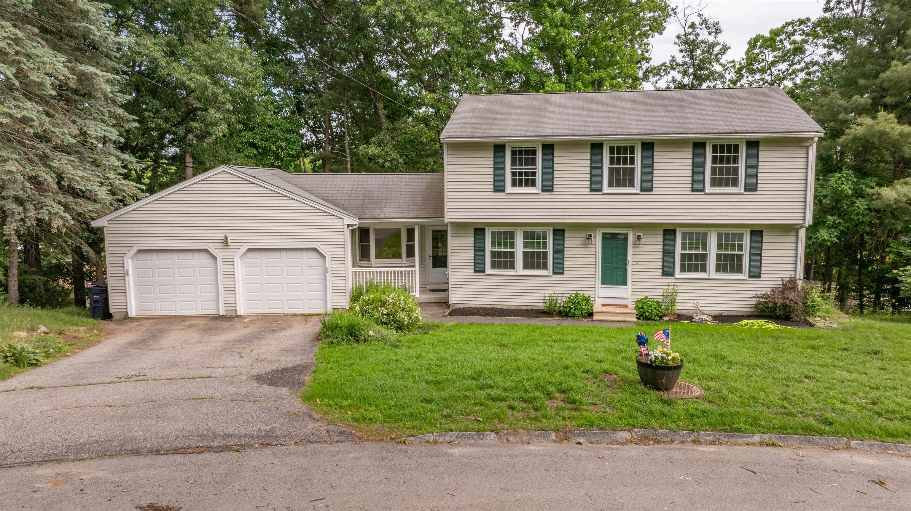 7 Ronnie Dr, Nashua, NH 03062