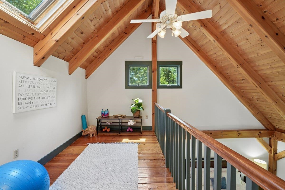 12 Middleton Dr, Bedford, NH 03110