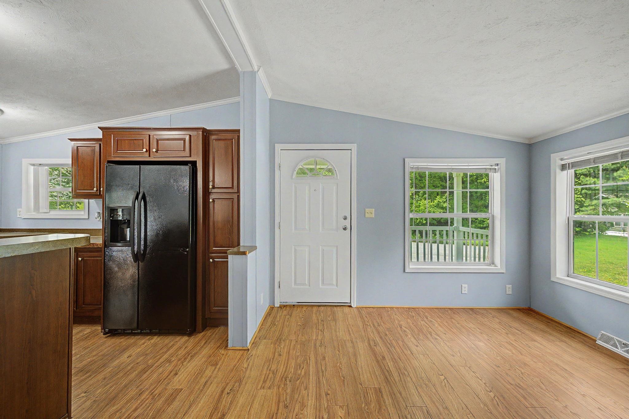 2 Tamarack Pl, Londonderry, NH 03038
