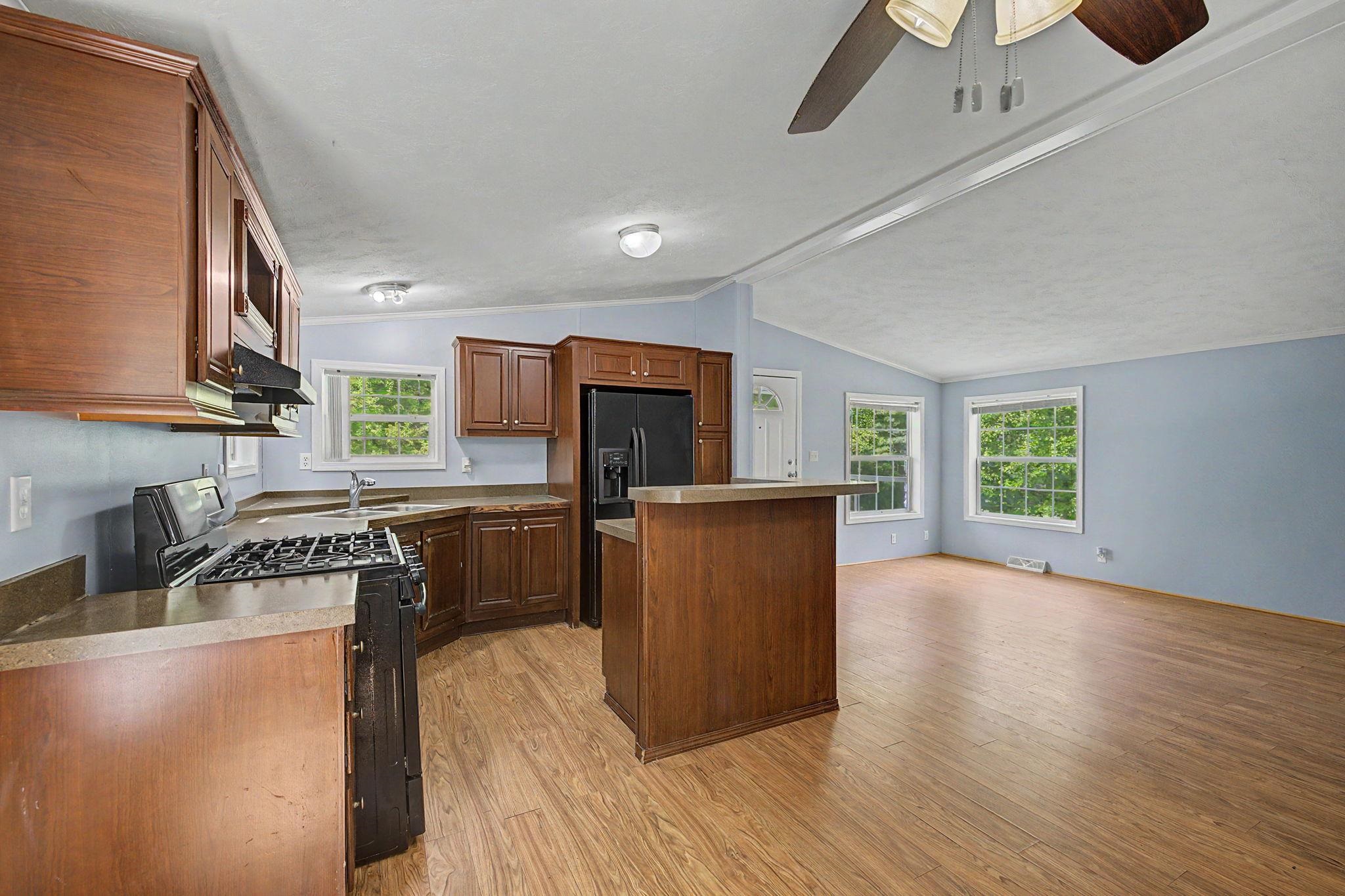 2 Tamarack Pl, Londonderry, NH 03038