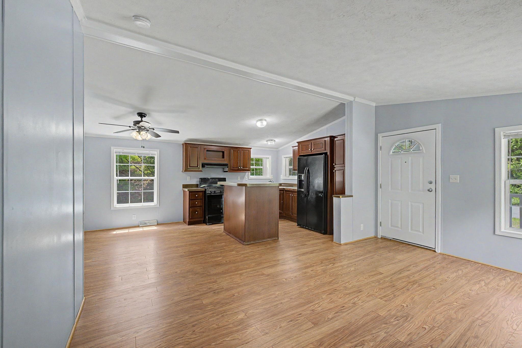 2 Tamarack Pl, Londonderry, NH 03038