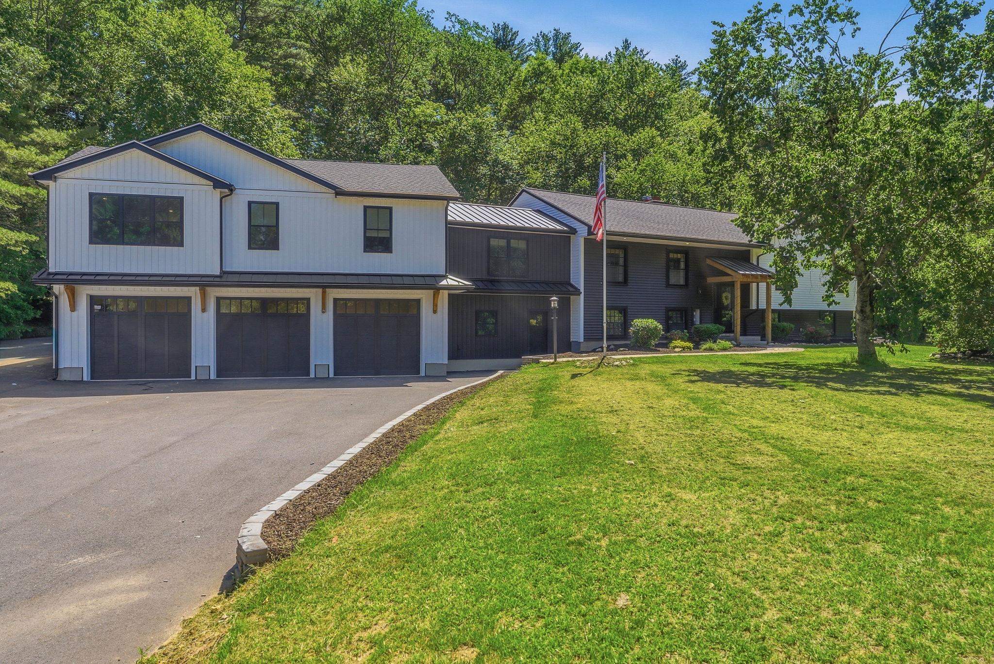 20 Cobbetts Pond Rd, Windham, NH 03087