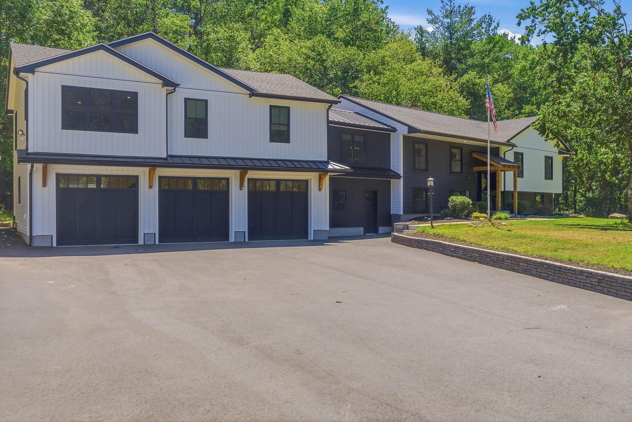 20 Cobbetts Pond Rd, Windham, NH 03087