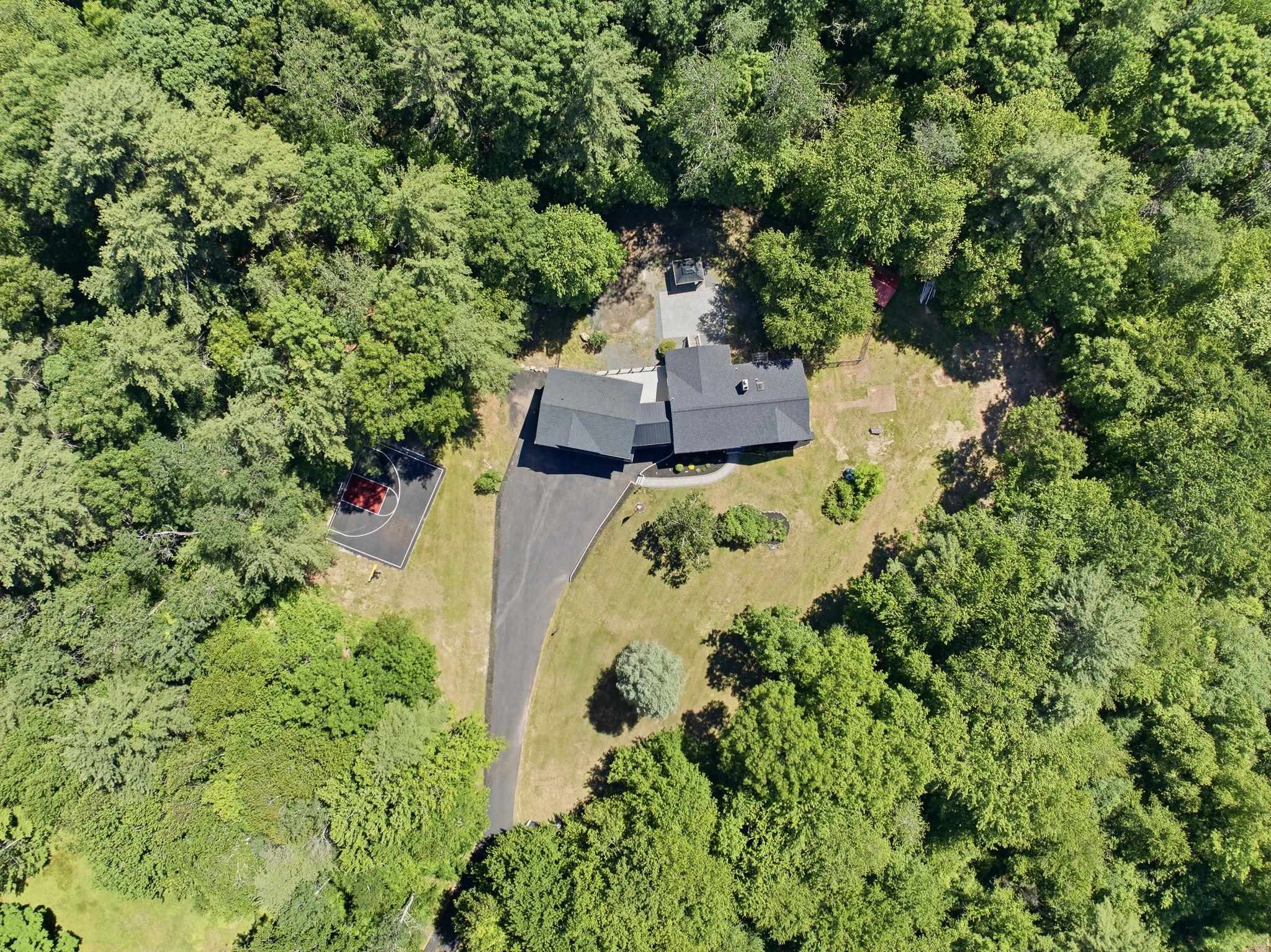 20 Cobbetts Pond Rd, Windham, NH 03087