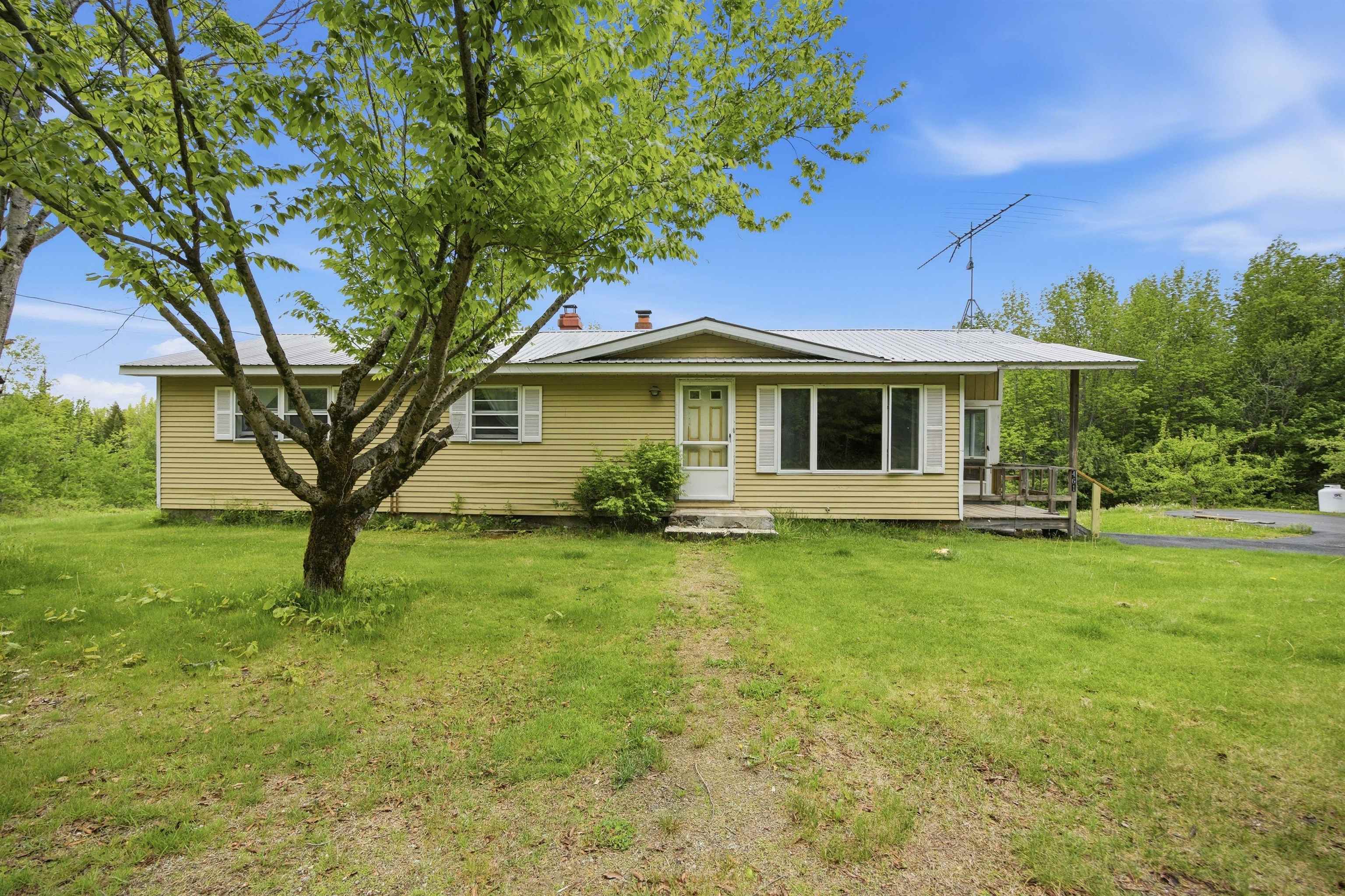 461 Coventry Rd, Benton, NH 03785
