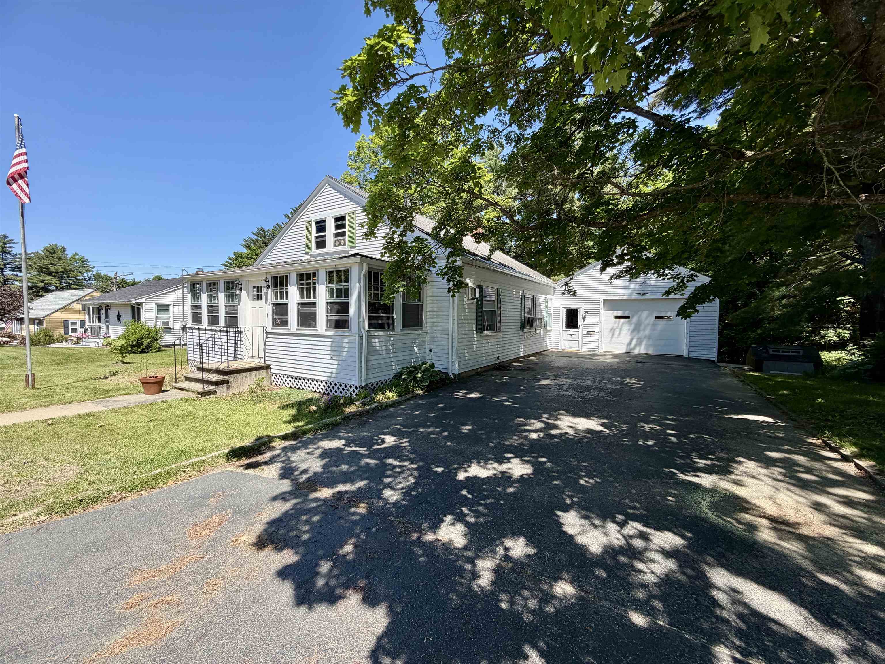 61 Maple St, Somersworth, NH 03878