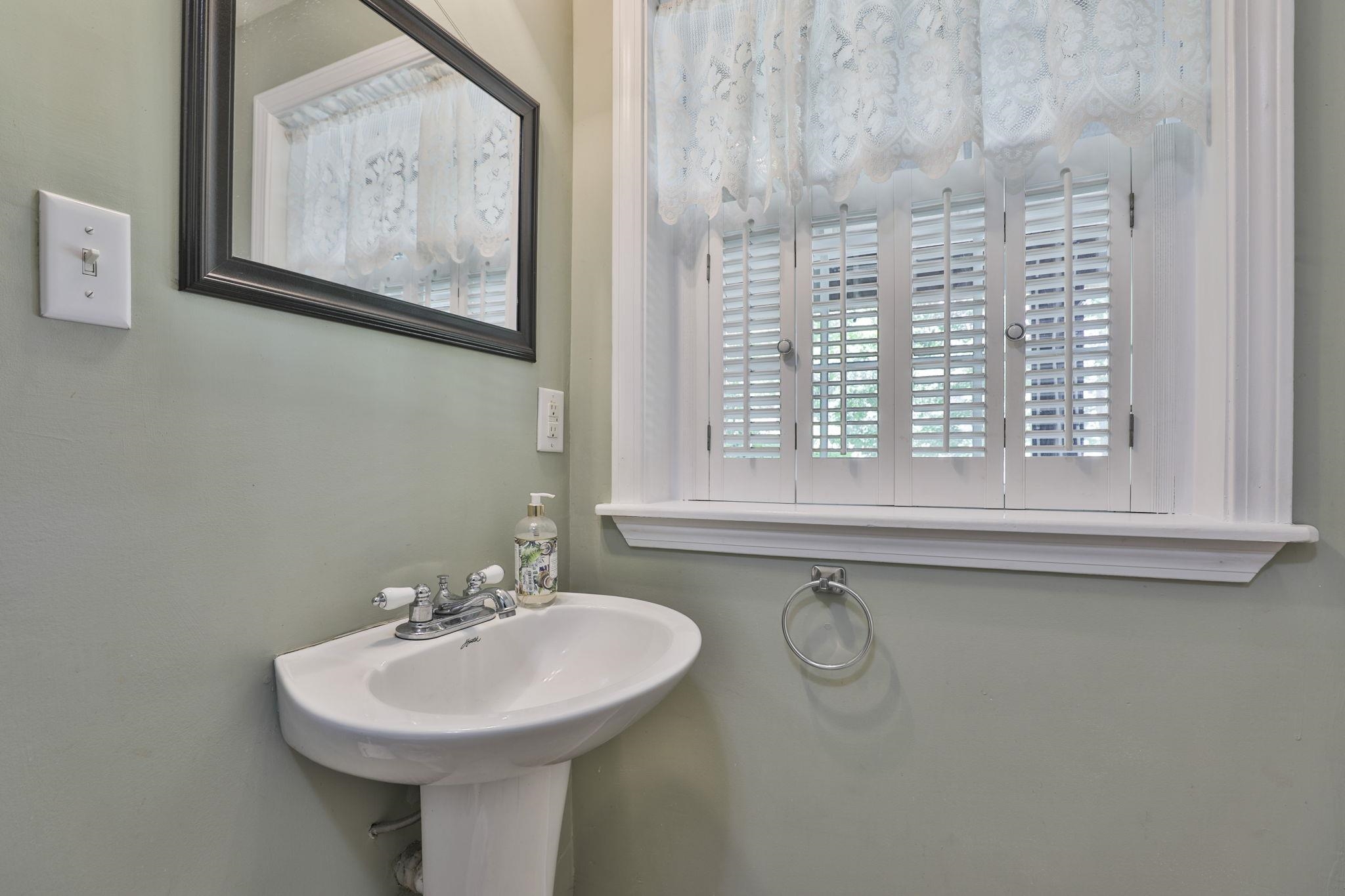 10 Sargent Rd, Brookline, NH 03033