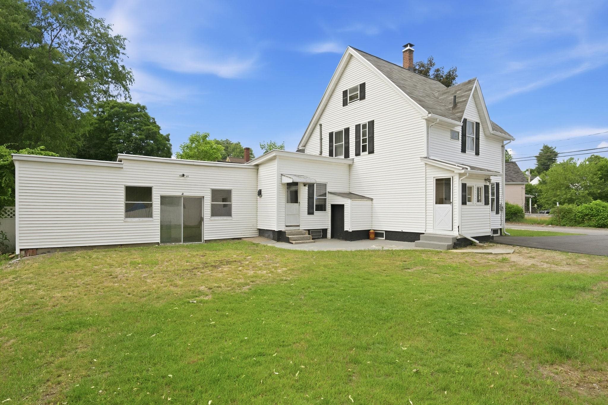 16 Sylvester St, Manchester, NH 03102