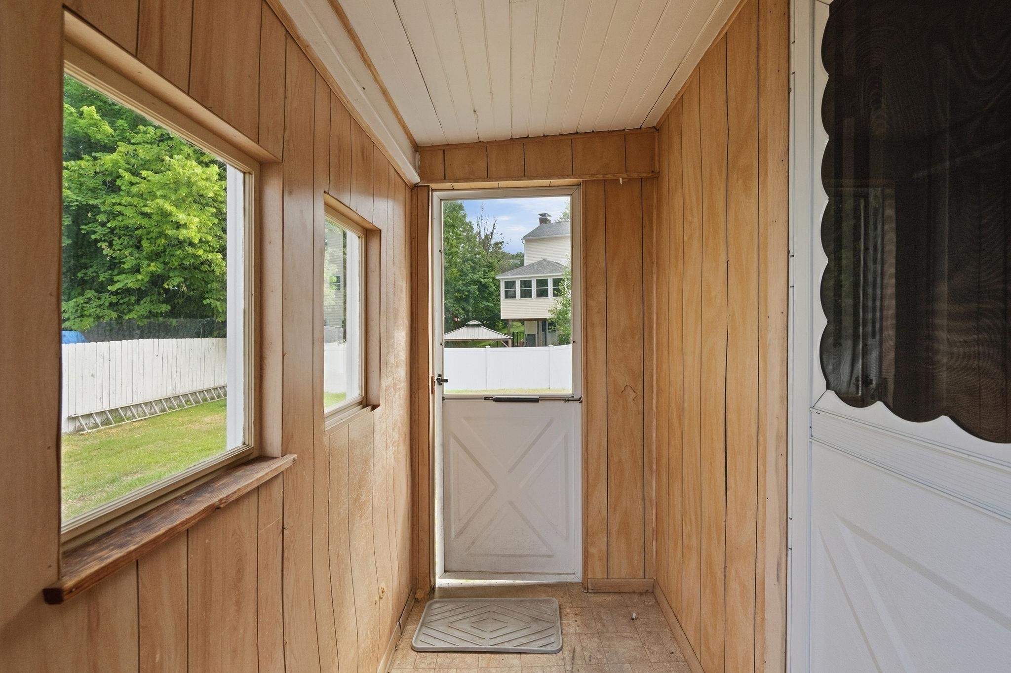 16 Sylvester St, Manchester, NH 03102