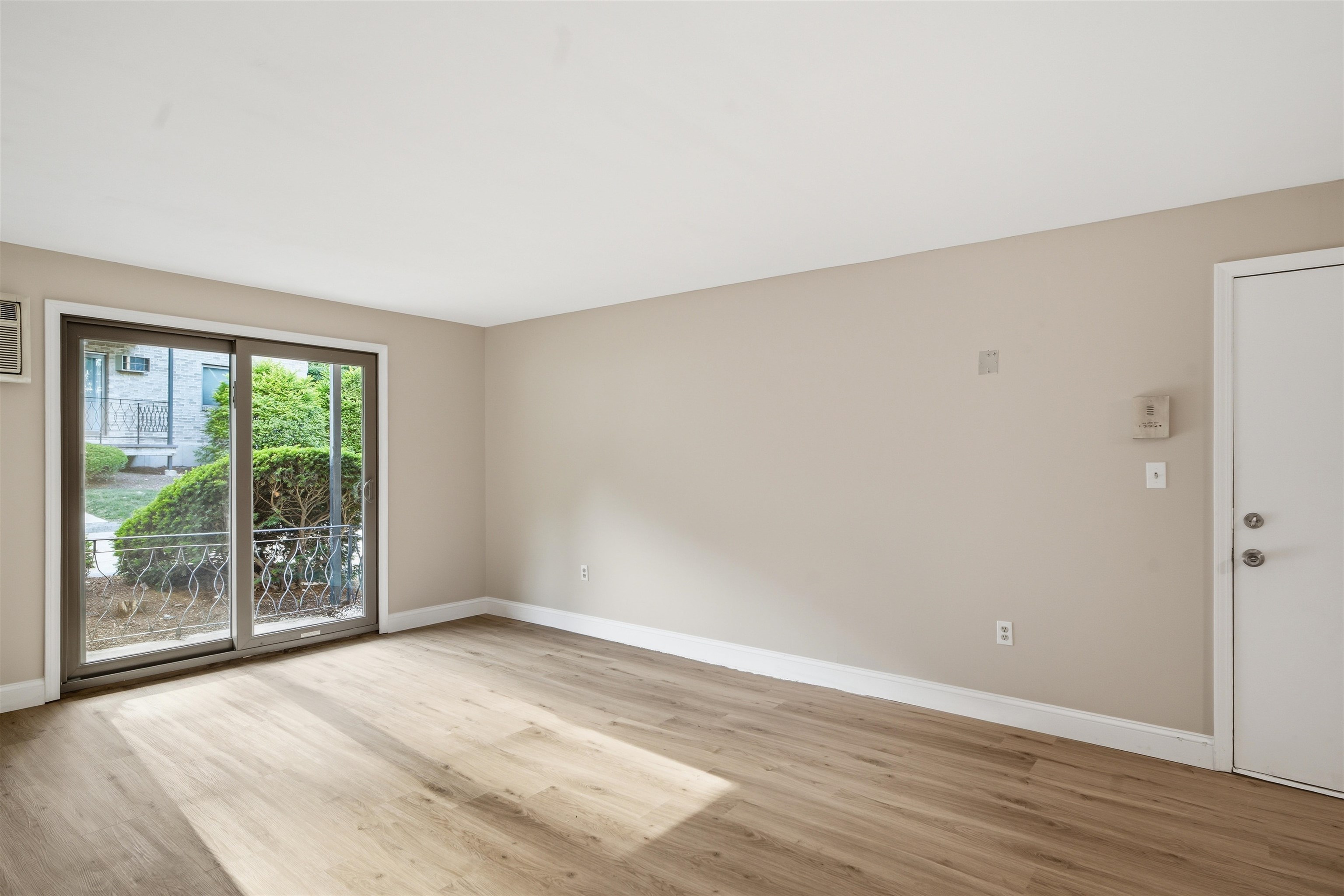 8 Strawberry Bank Rd #9, Nashua, NH 03062