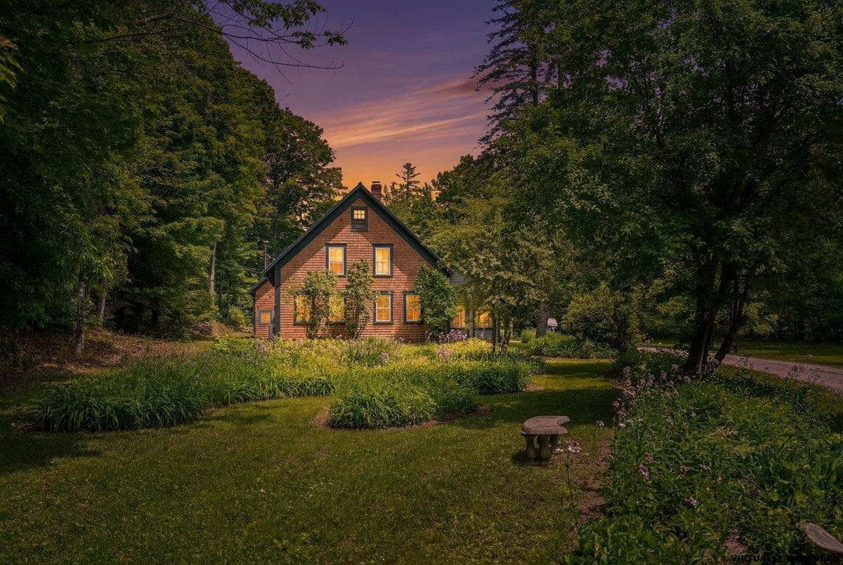 38 Water St, Rumney, NH 03266