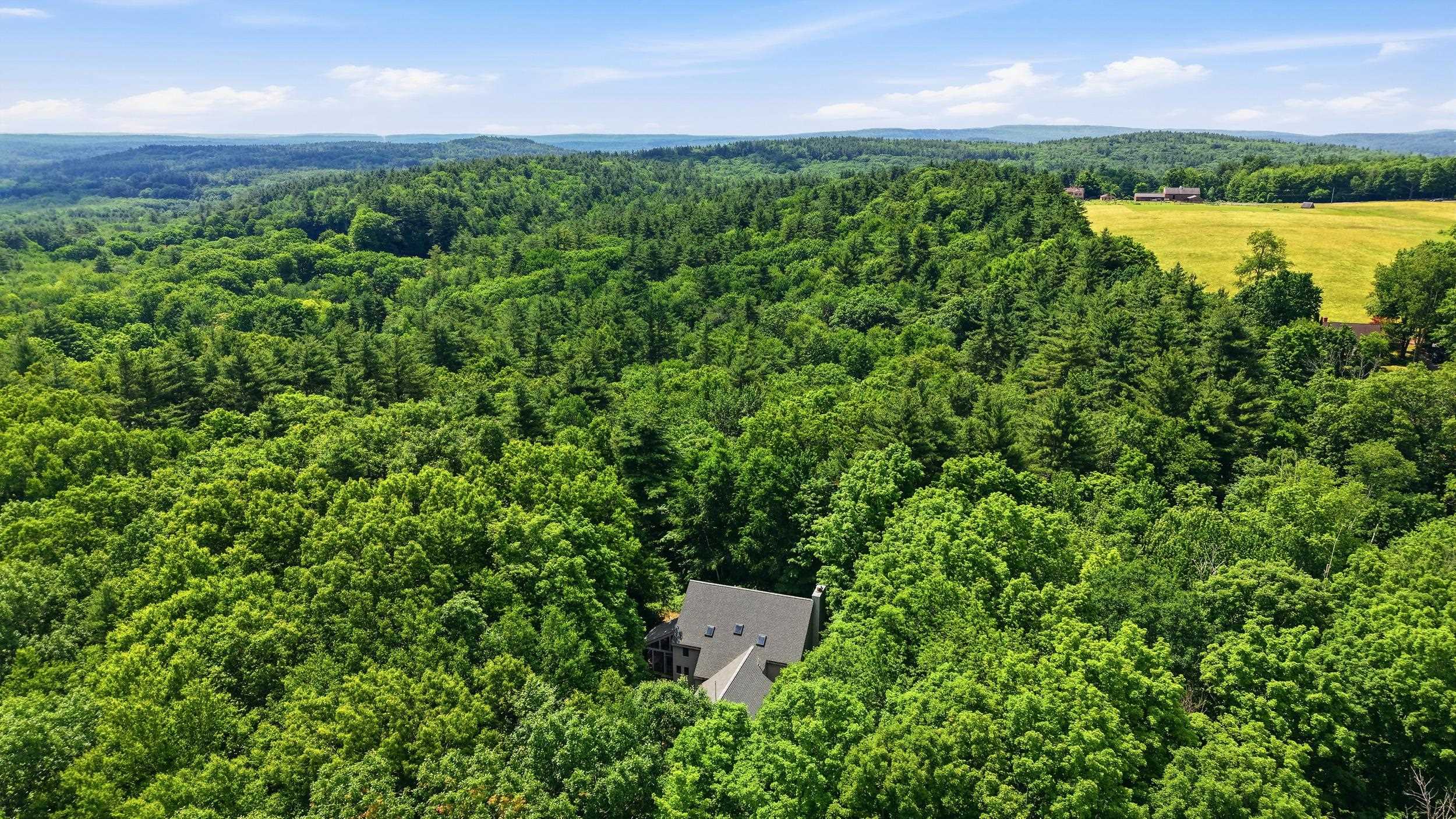 10 Eaton Rd, Amherst, NH 03031