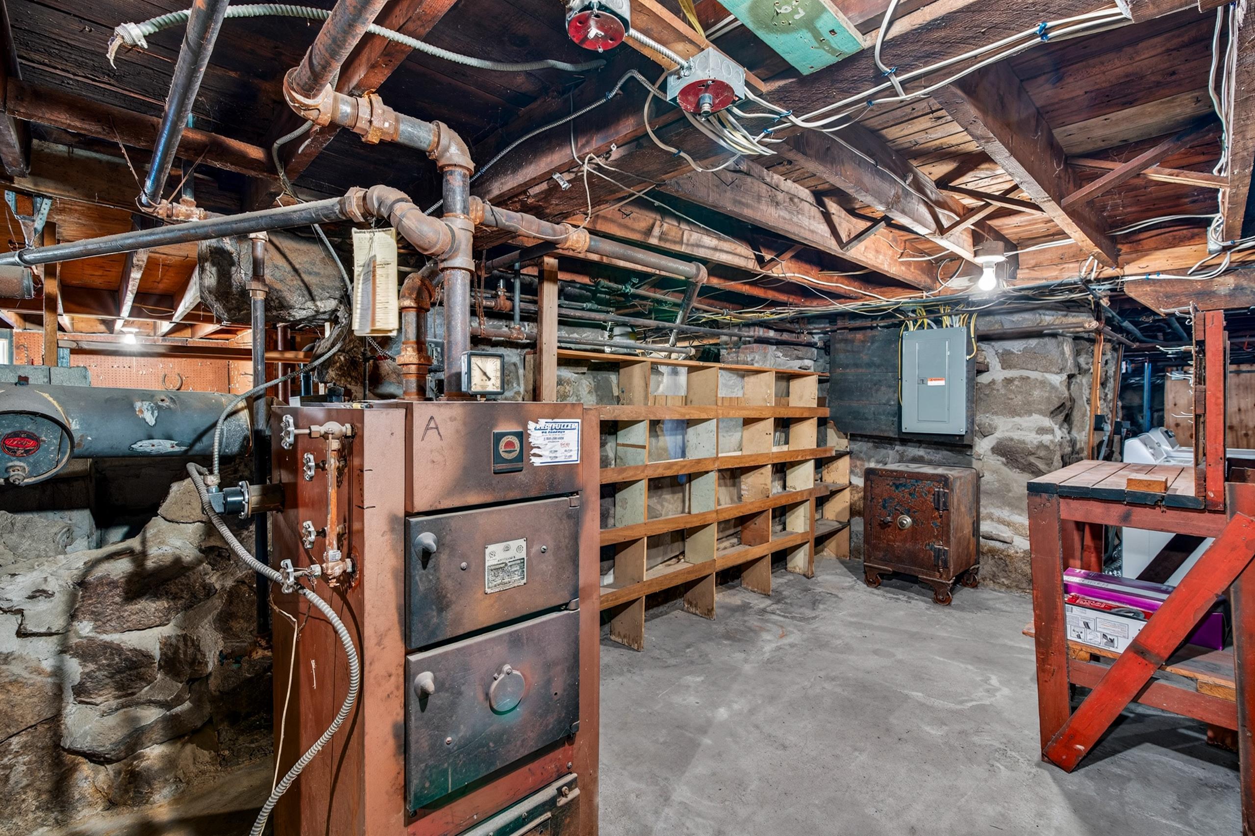88 Central St, Hudson, NH 03051