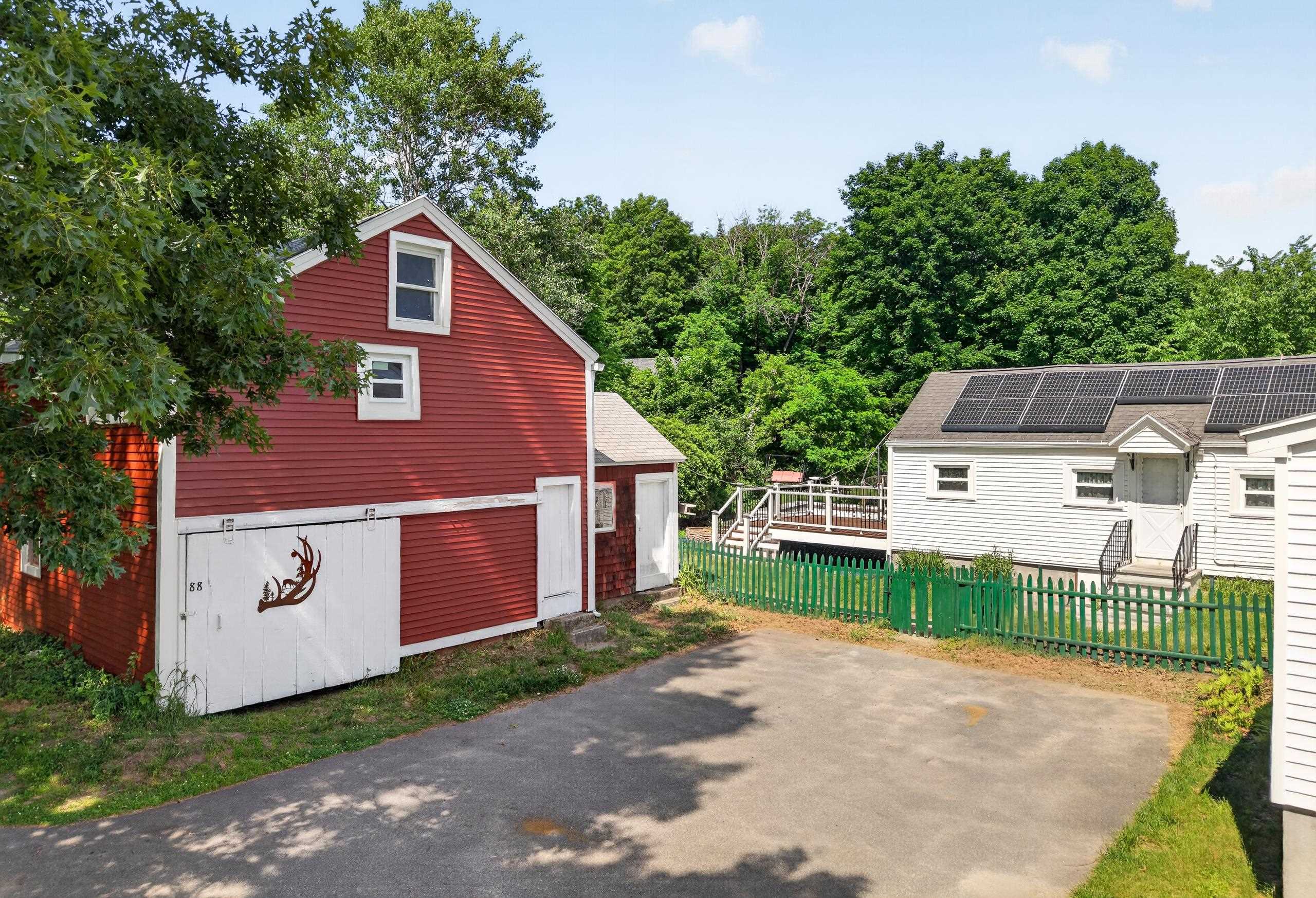 88 Central St, Hudson, NH 03051