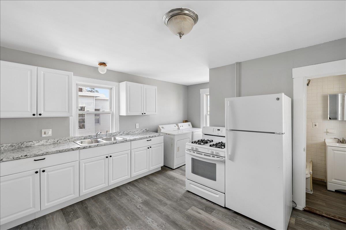 2nd Unit Kitchen 25510435