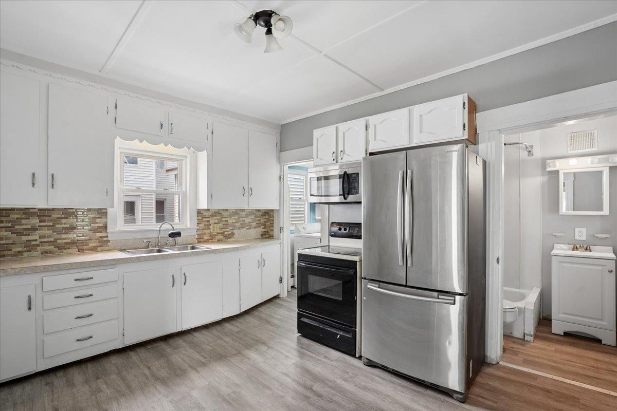1st Floor Kitchen 26002756