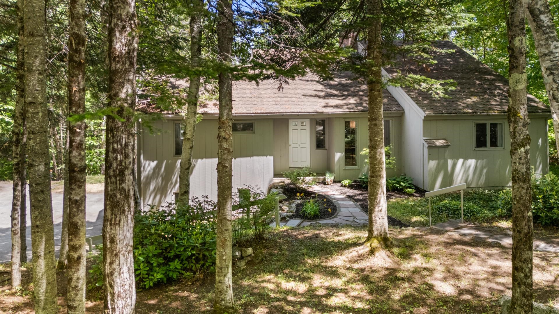VILLAGE OF EASTMAN IN TOWN OF GRANTHAM NH&nbsp;Home for sale $$659,910 | $345 per sq.ft.