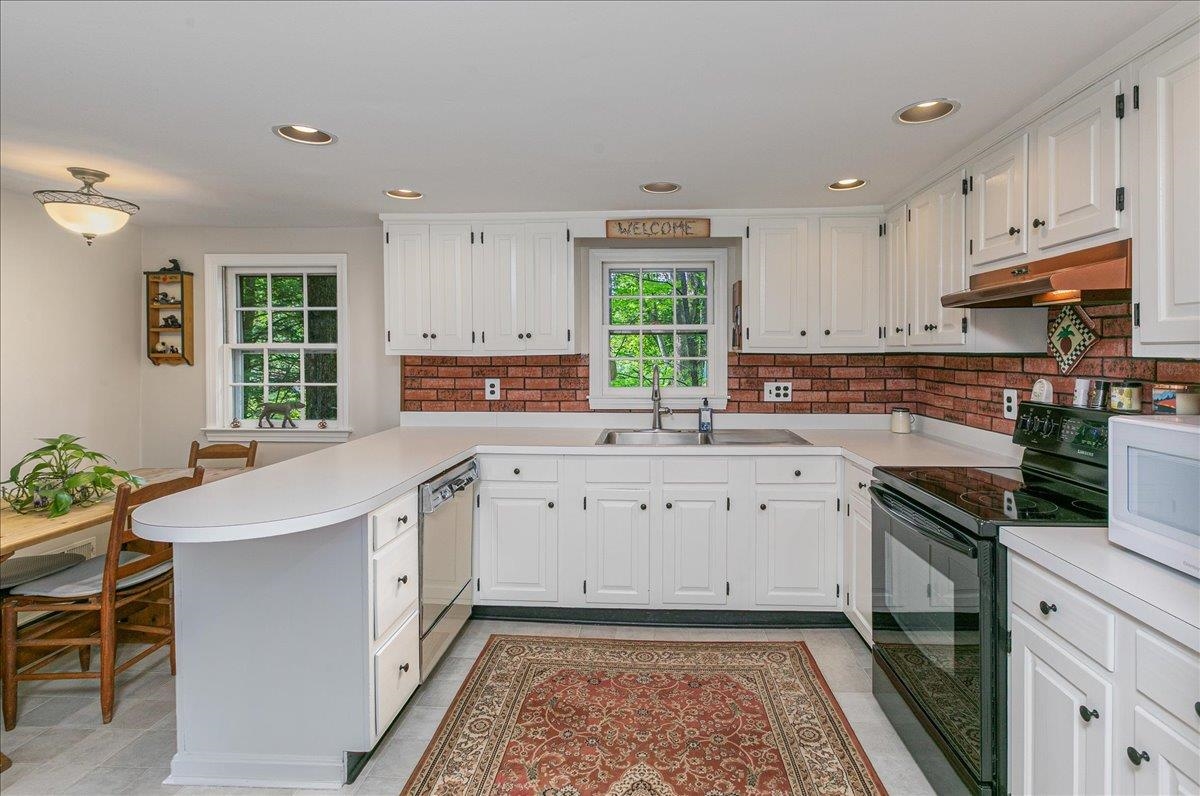 42 Old Town Farm Rd, Exeter, NH 03833