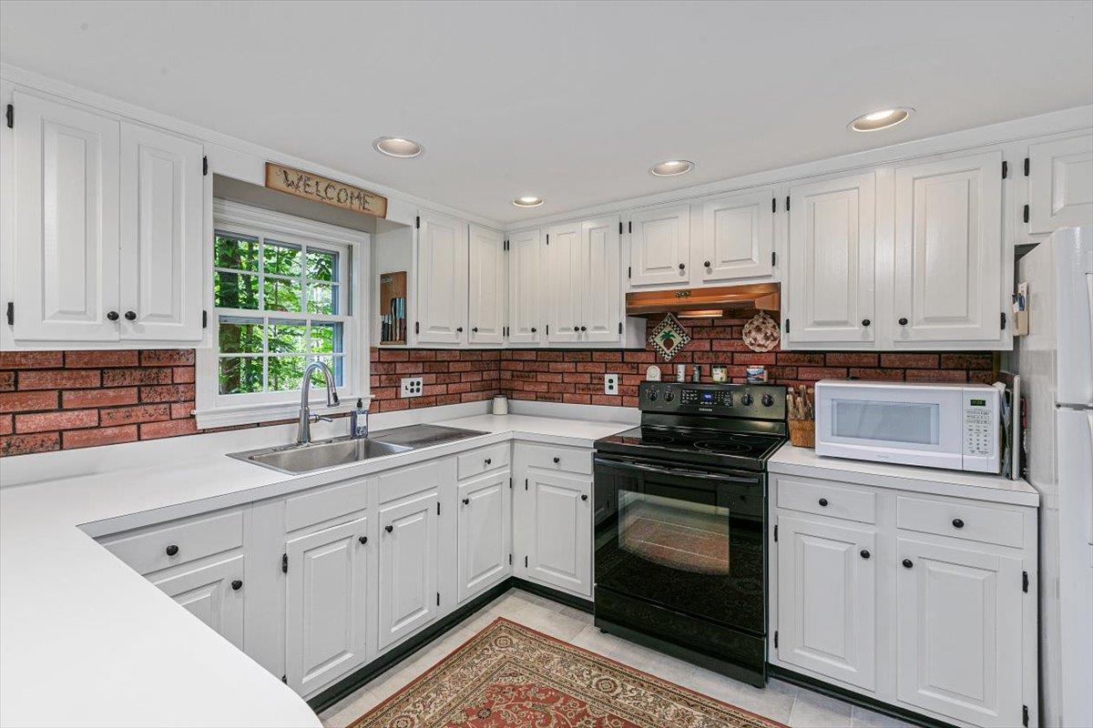 42 Old Town Farm Rd, Exeter, NH 03833