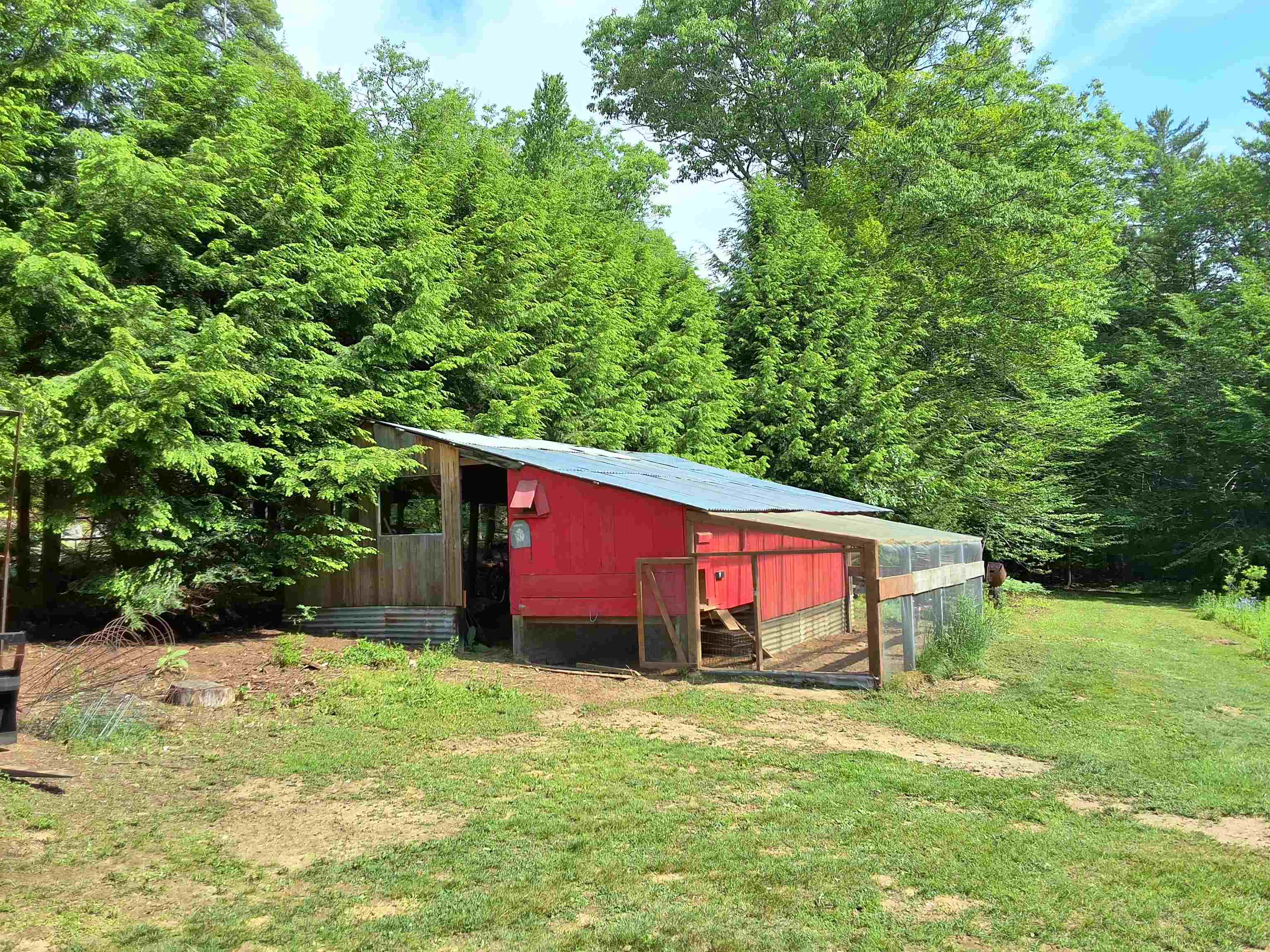 82 Detour Rd, Webster, NH 03303