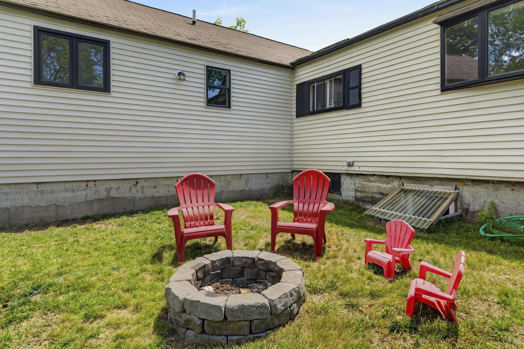 39 Pembroke Rd, Concord, NH 03301
