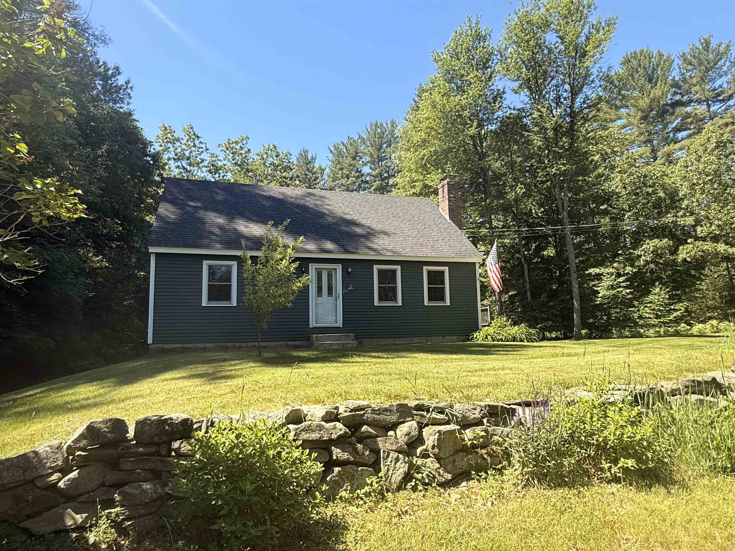 25 Lawrence Ln, Hollis, NH 03049