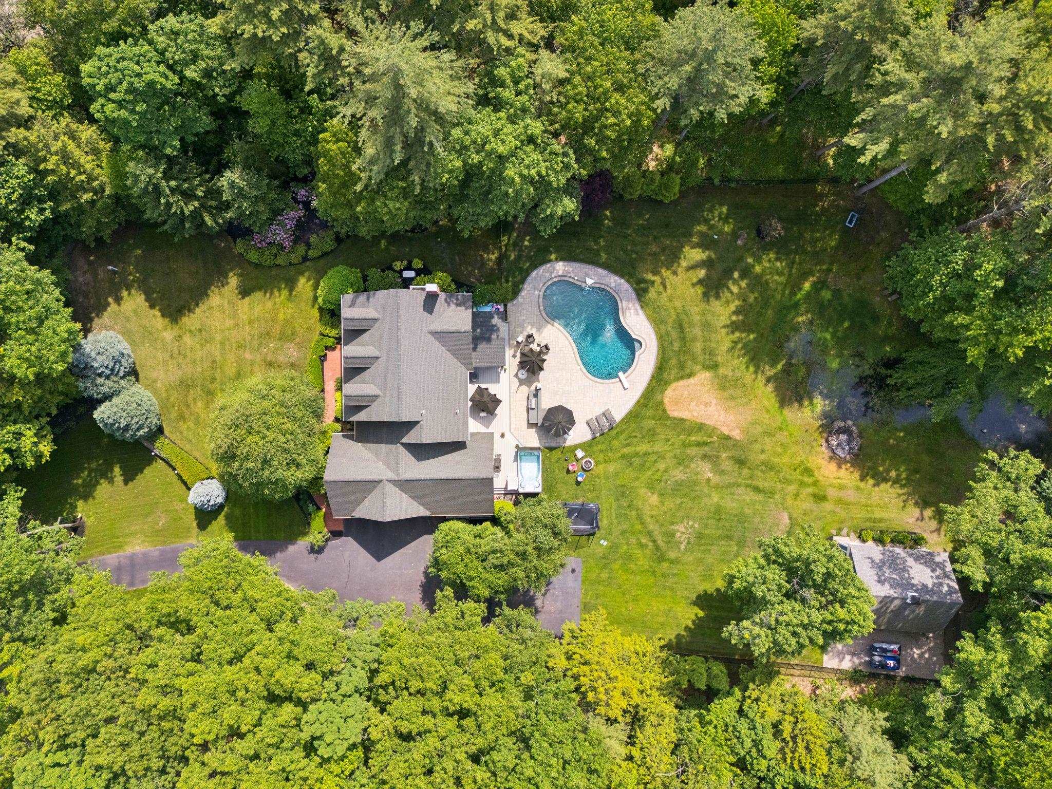 49 Sleepy Hollow Dr, Greenland, NH 03840